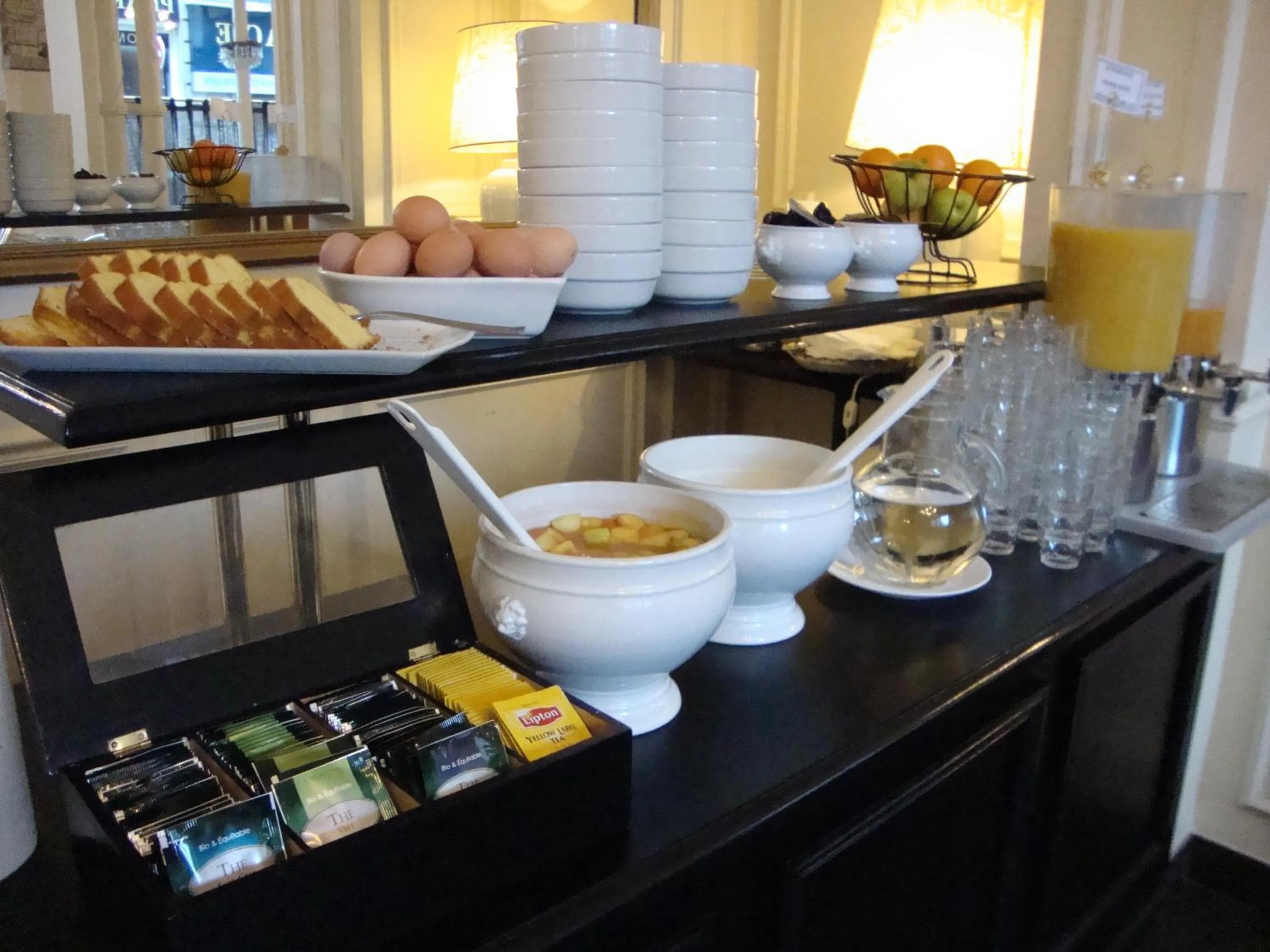 Restaurant/places to eat in Hotel Peyris Opera