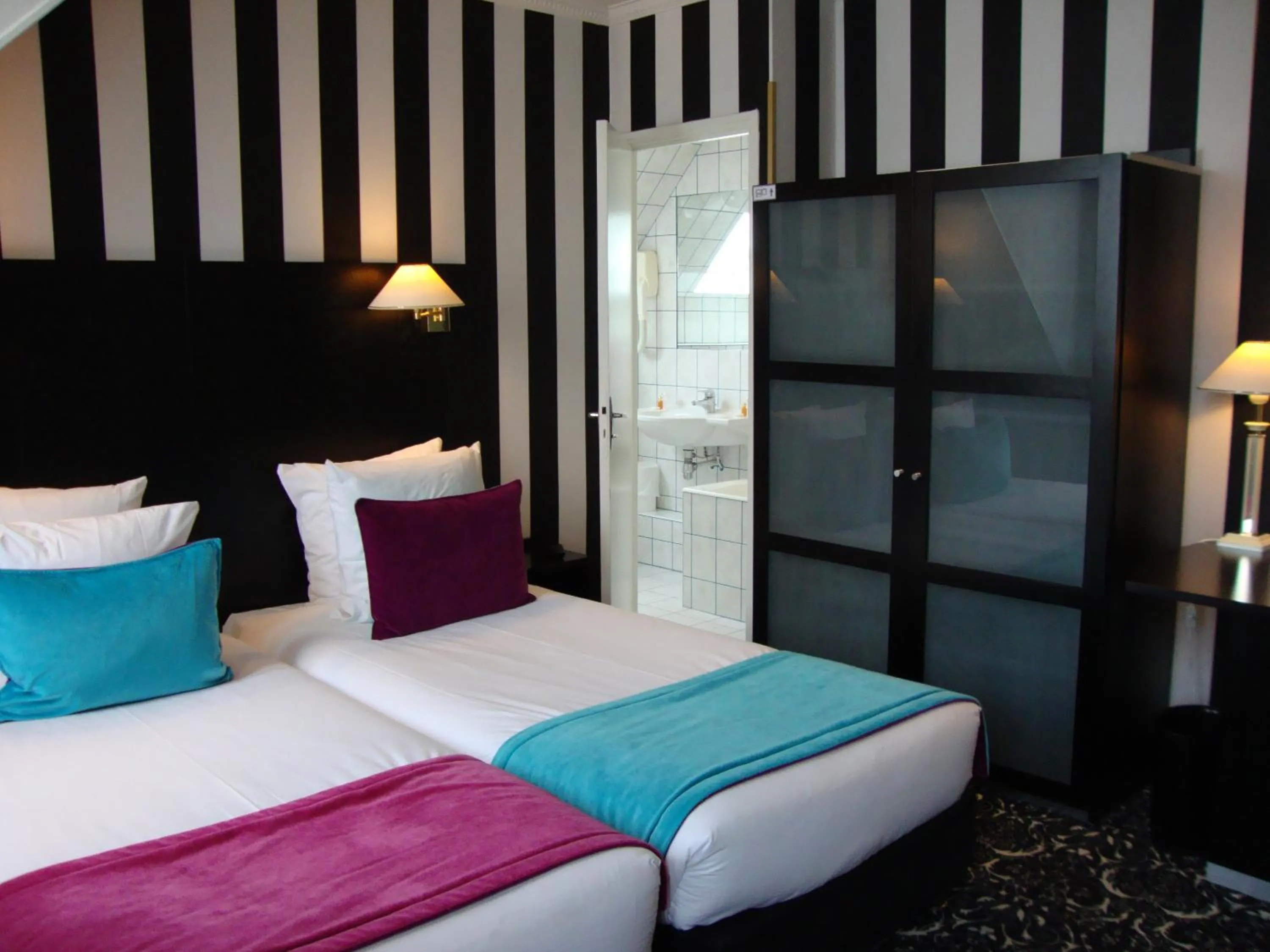 Bed in Hotel Peyris Opera