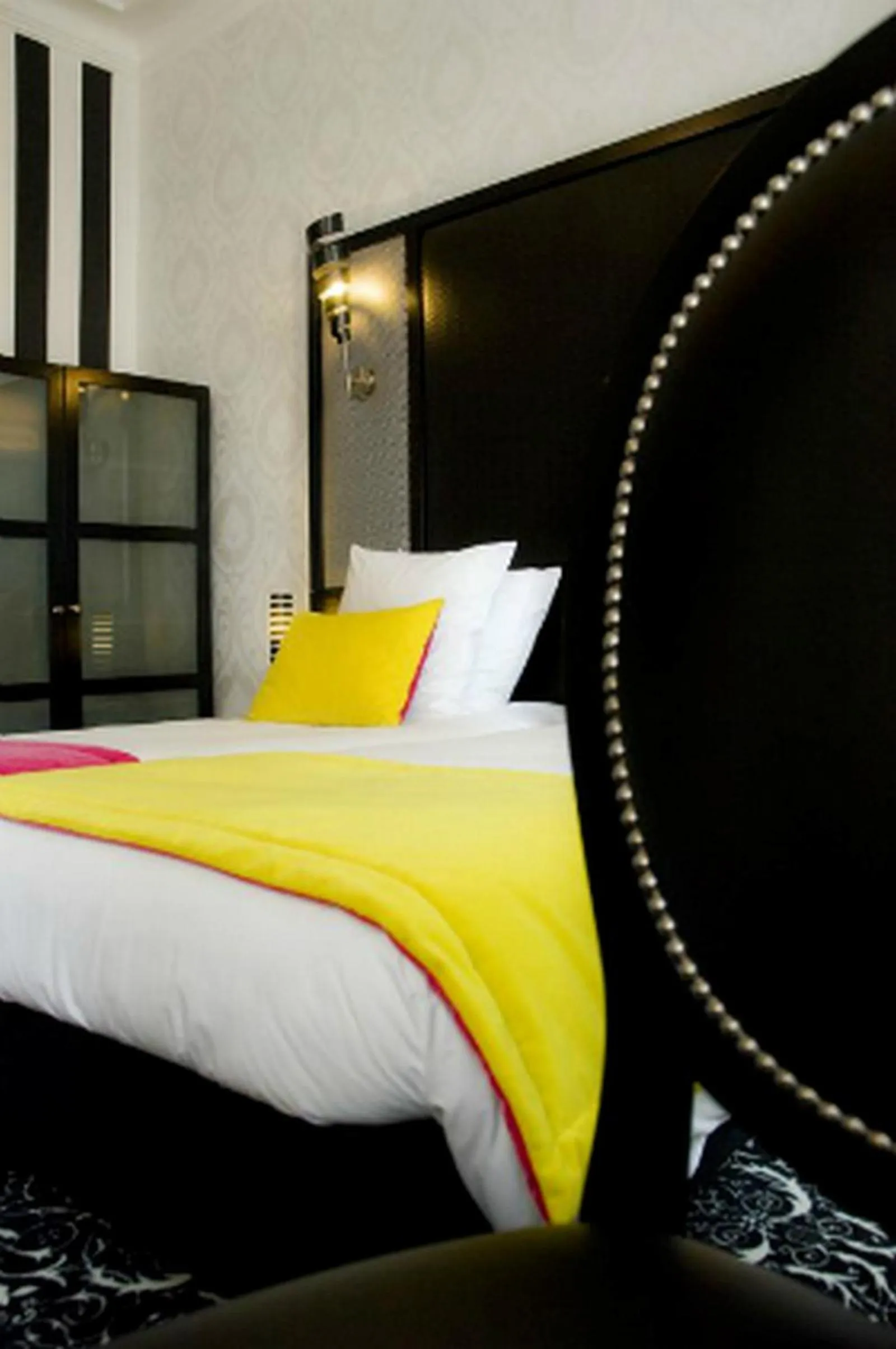 Bed in Hotel Peyris Opera