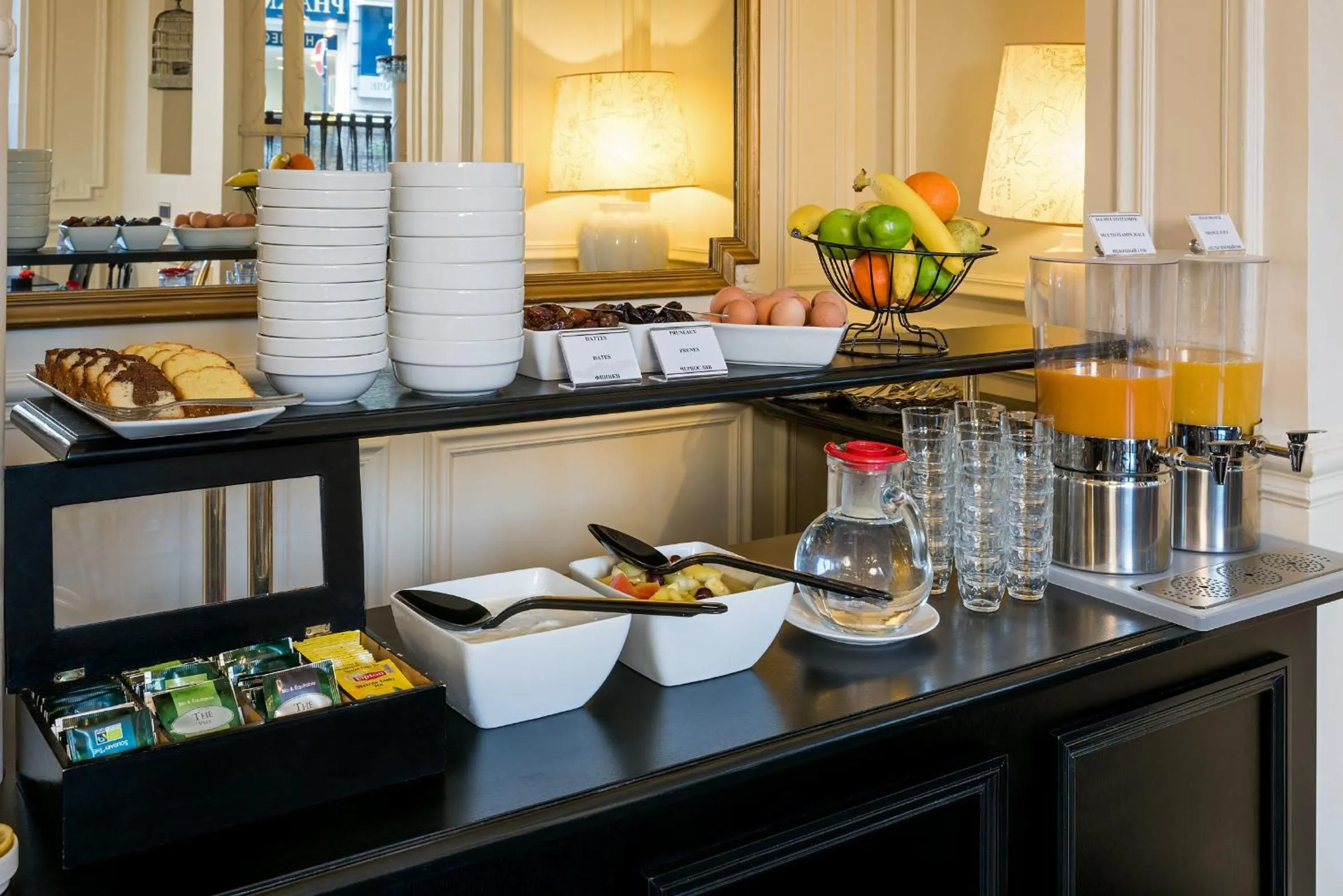 Food in Hotel Peyris Opera