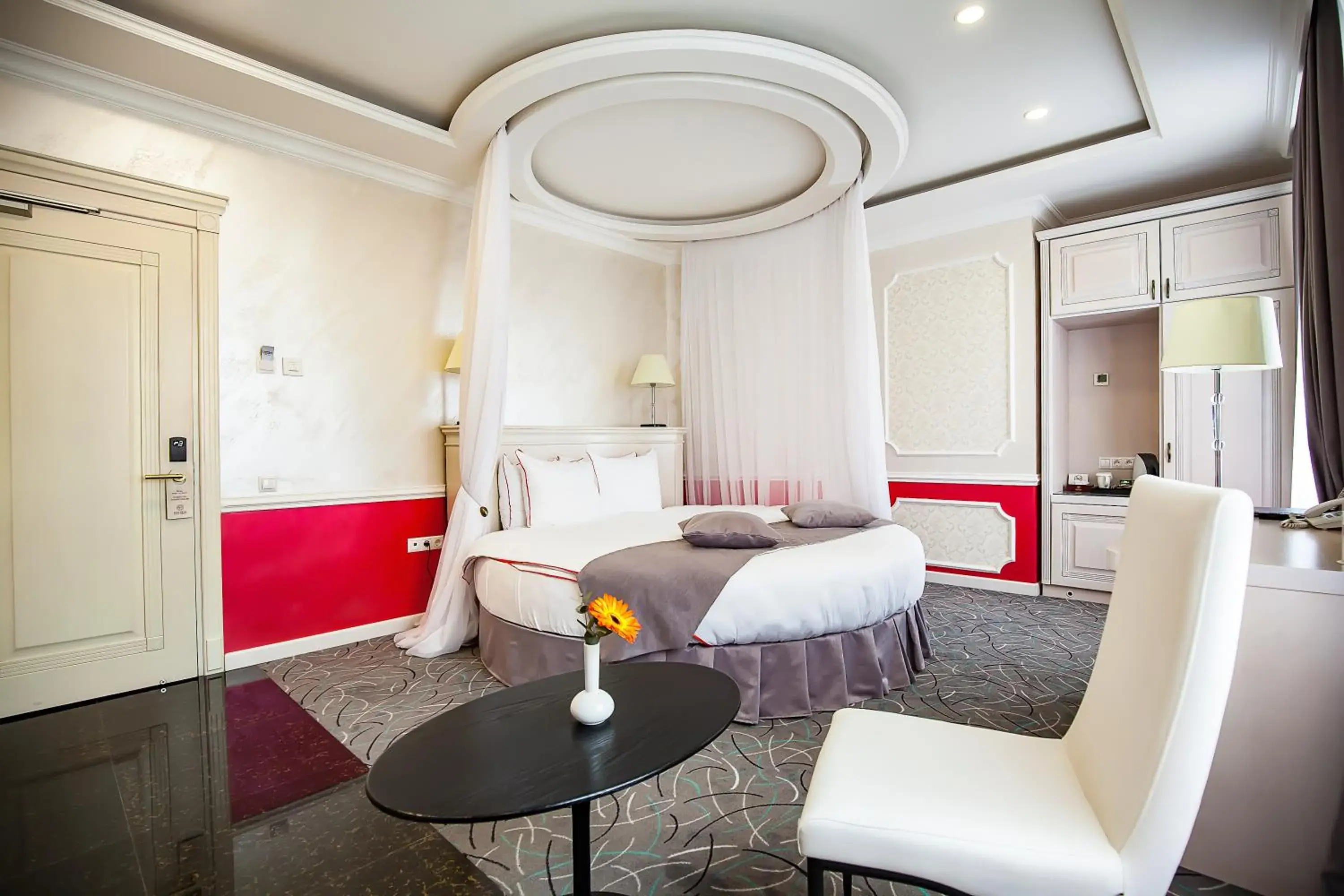 Double Room with Spa Bath in Central Hotel Yerevan Double Room with Spa Bath in Central Hotel Yerevan