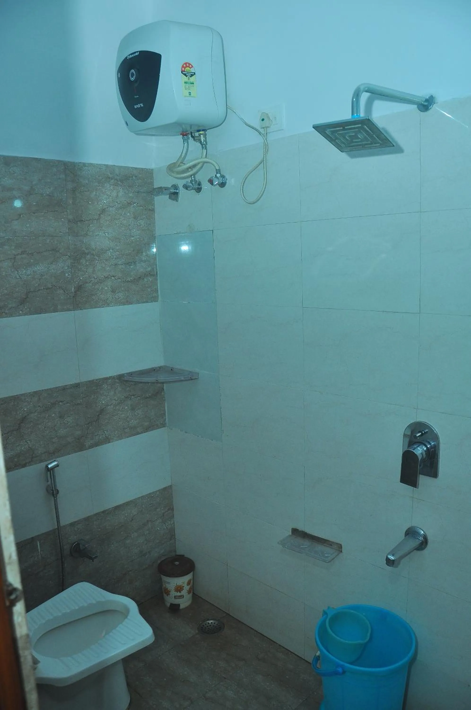 Shower in Hotel Thikana Palace
