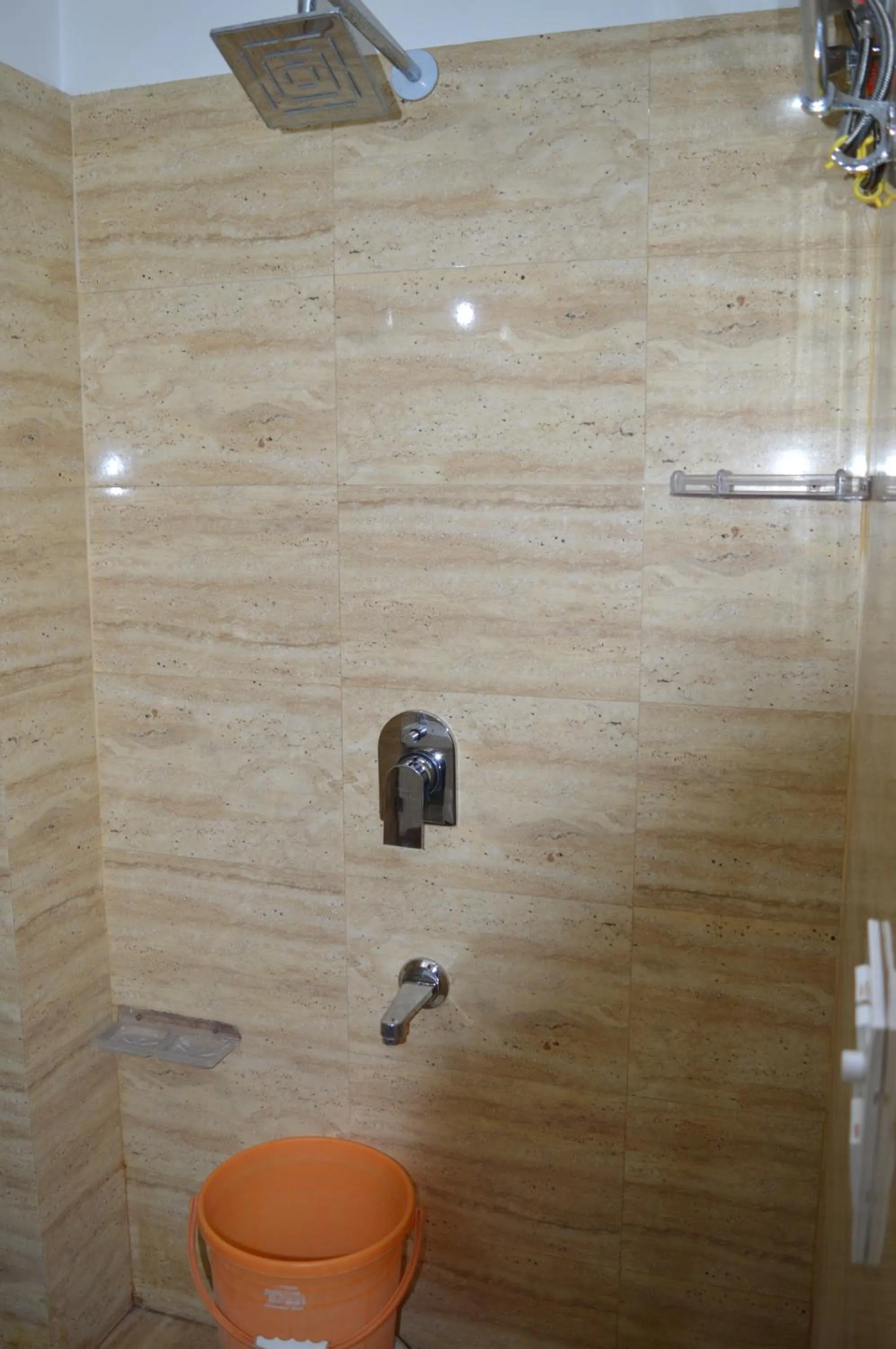 Shower in Hotel Thikana Palace