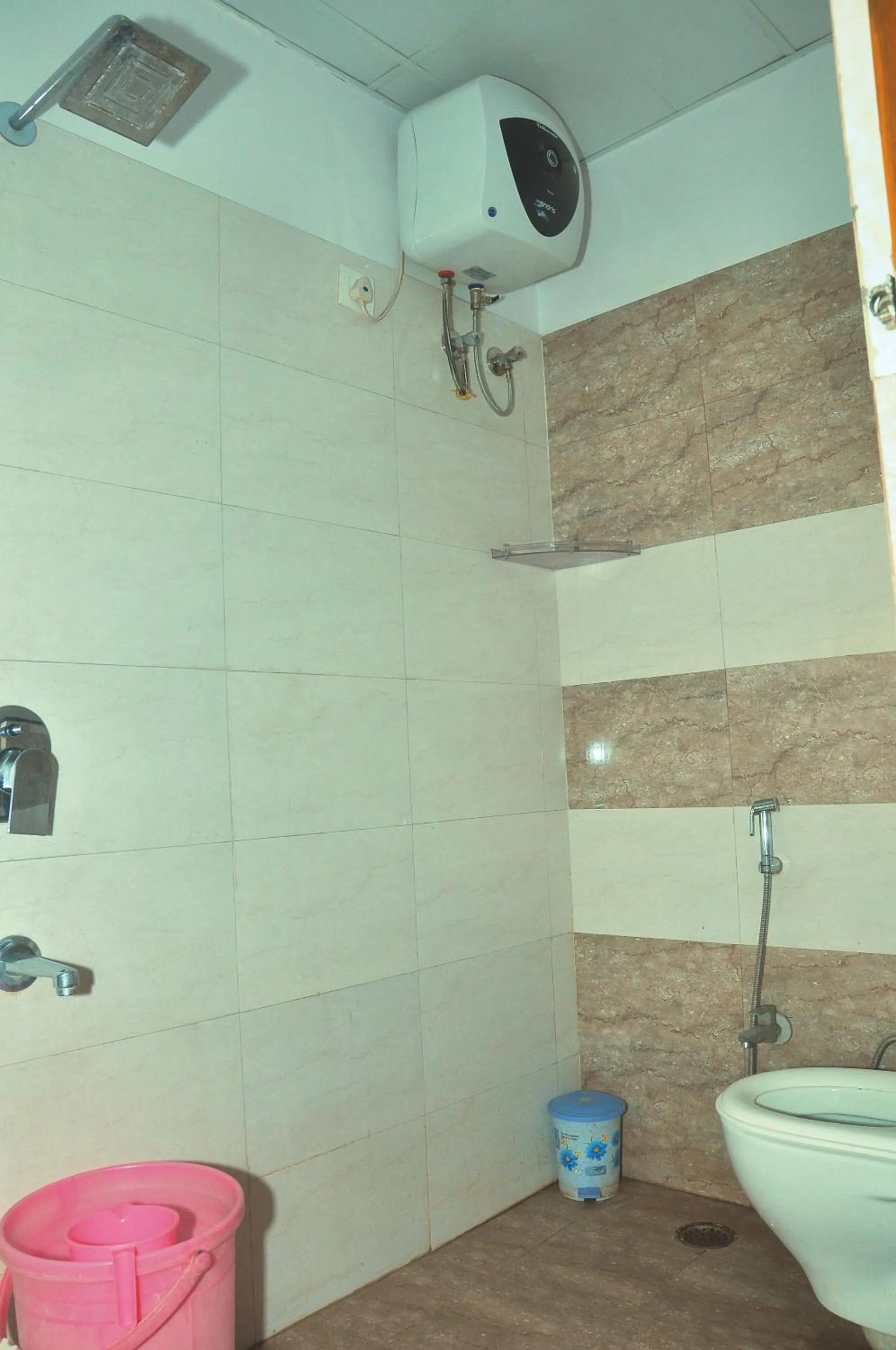 Toilet in Hotel Thikana Palace