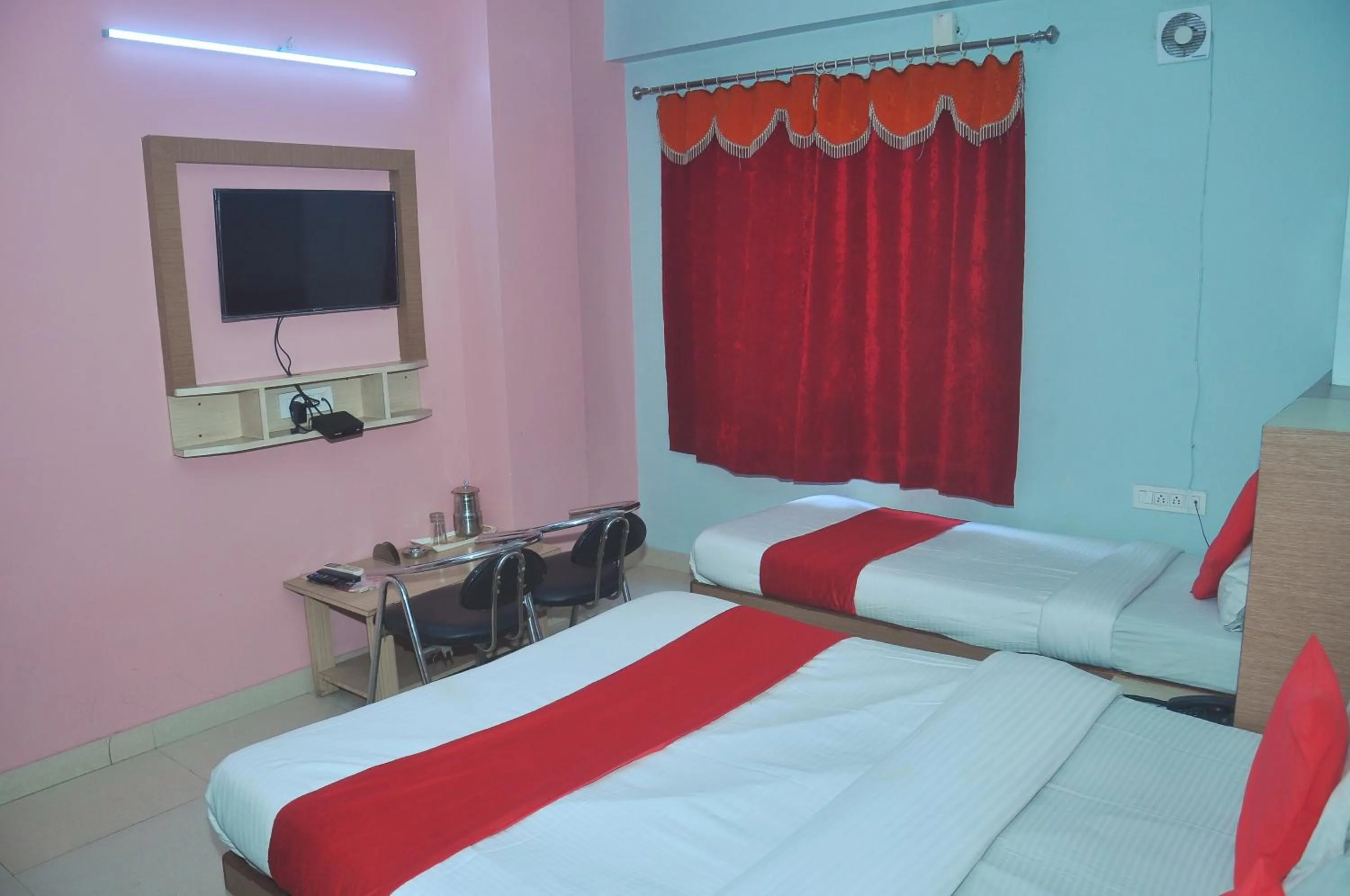 View (from property/room), Bed in Hotel Thikana Palace