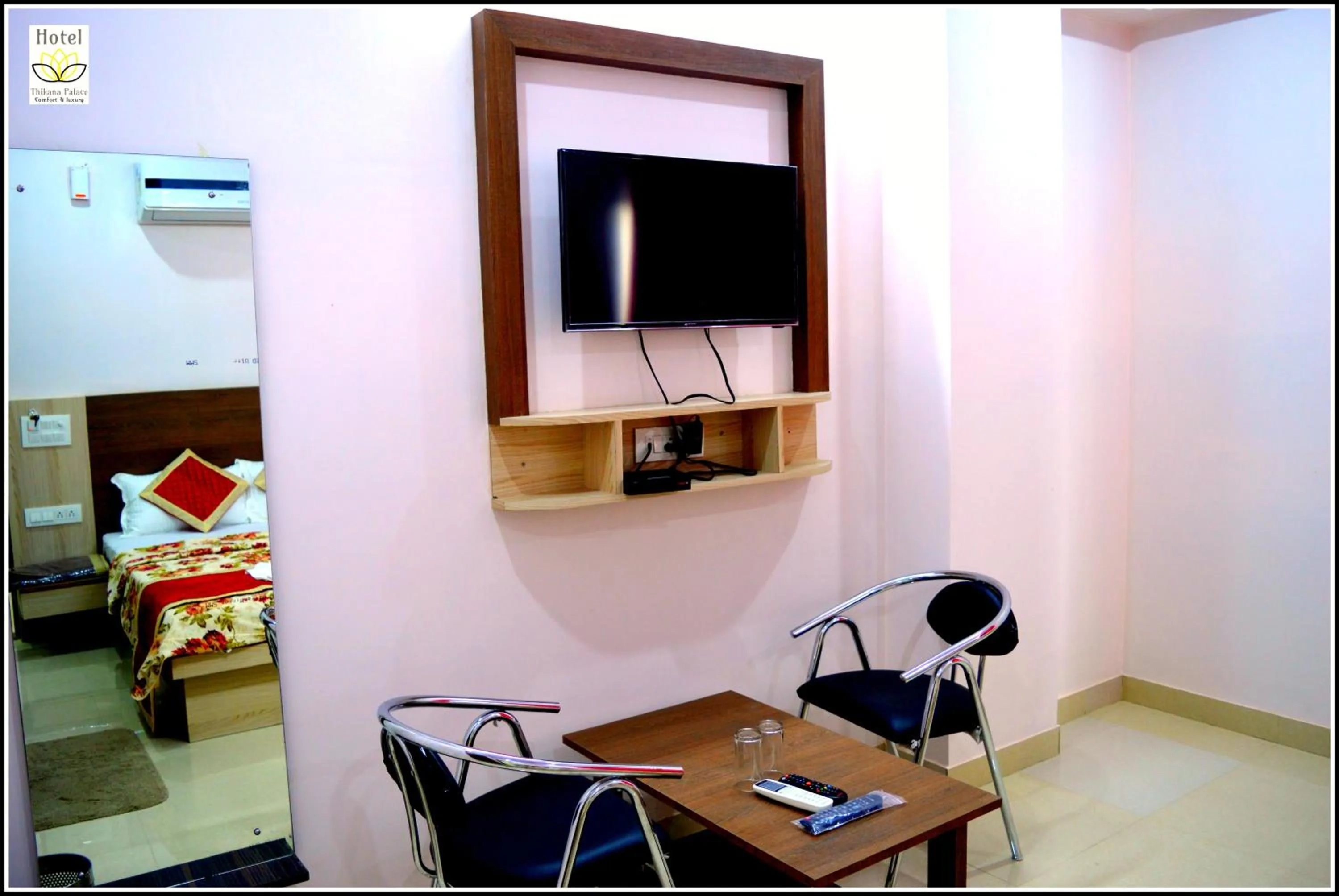 TV and multimedia, Bed in Hotel Thikana Palace