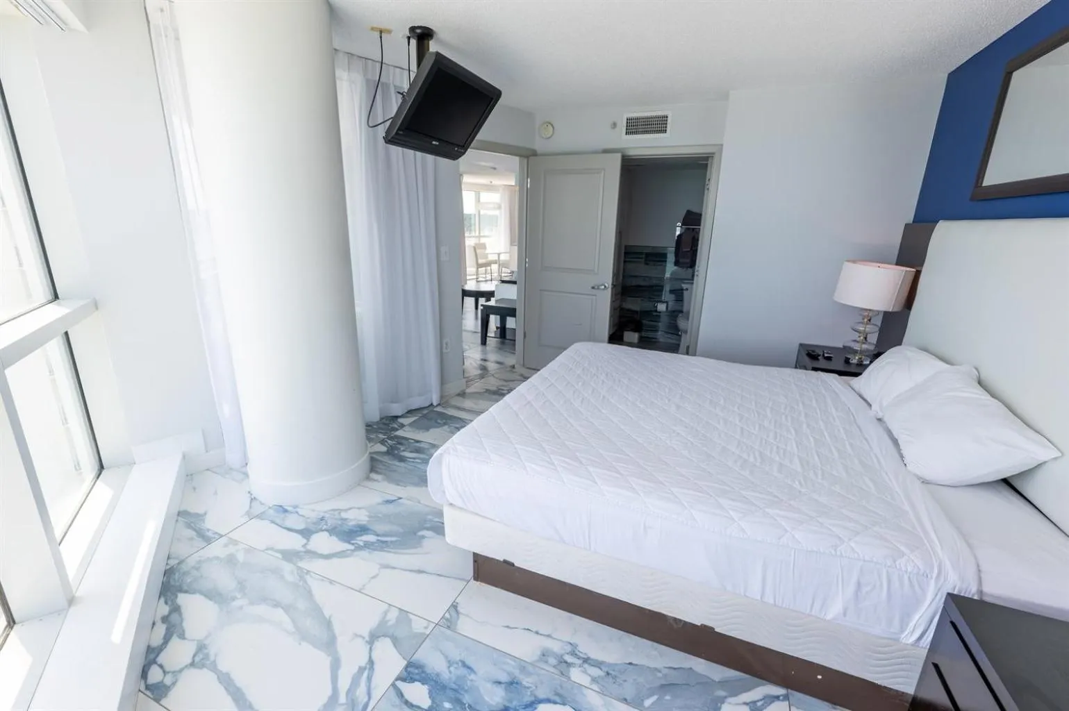 Bed in Ocean Front Corner Unit