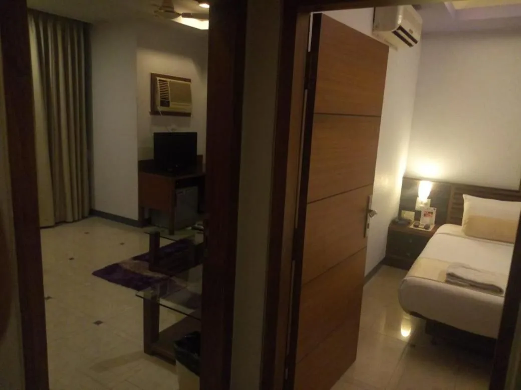 Bed in Goa Woodlands Hotel