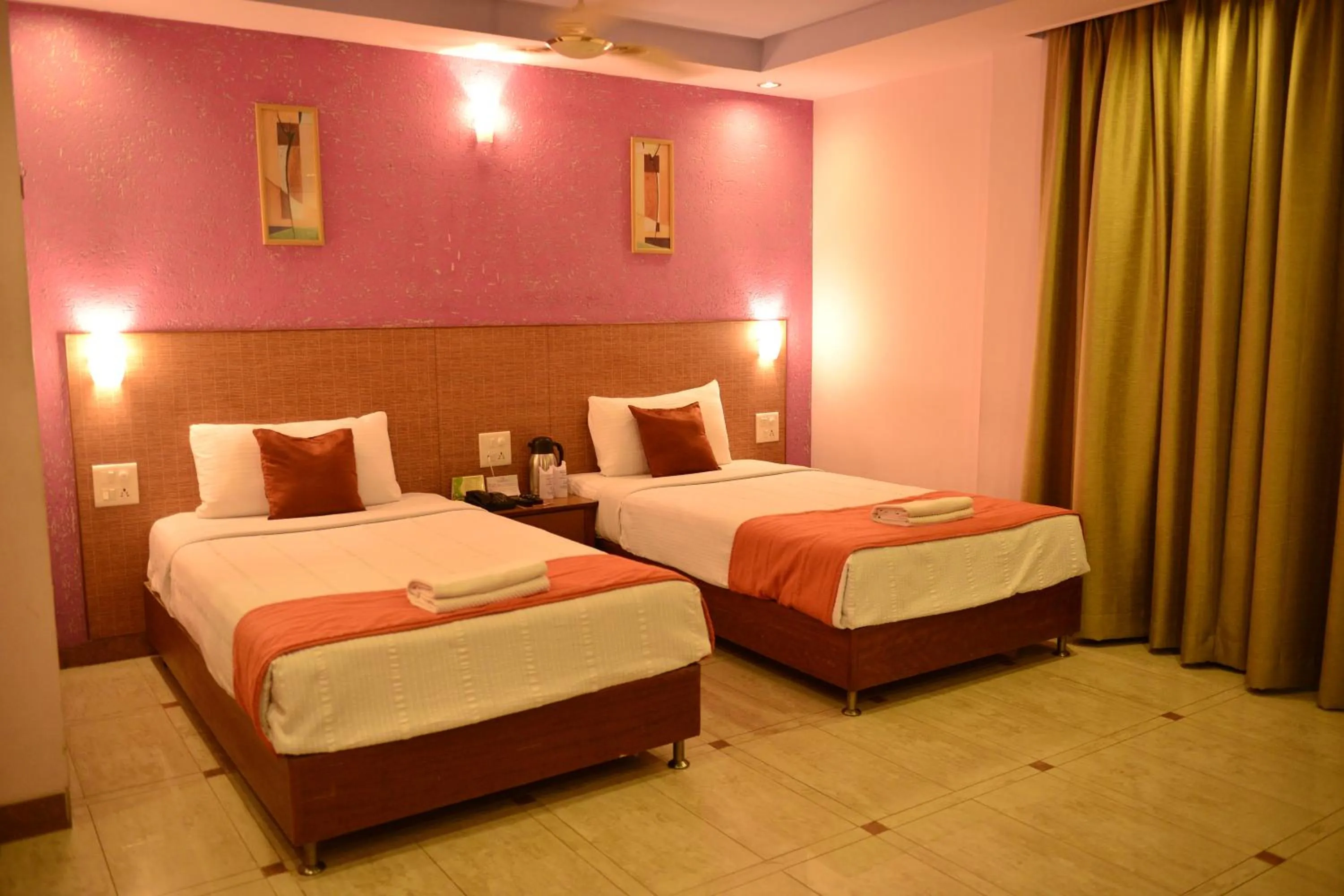 Bed in Goa Woodlands Hotel