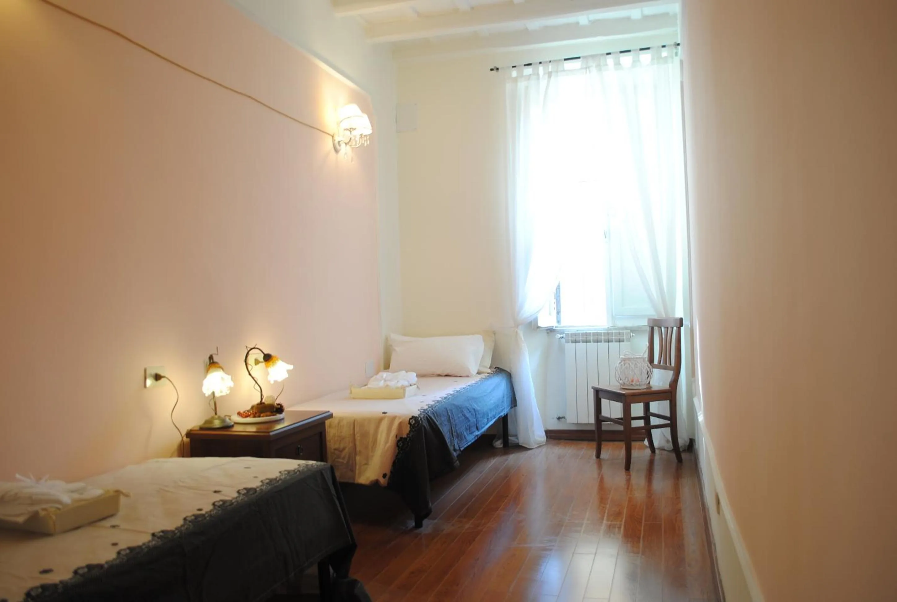 Photo of the whole room, Bed in Dreaming Navona Rooms
