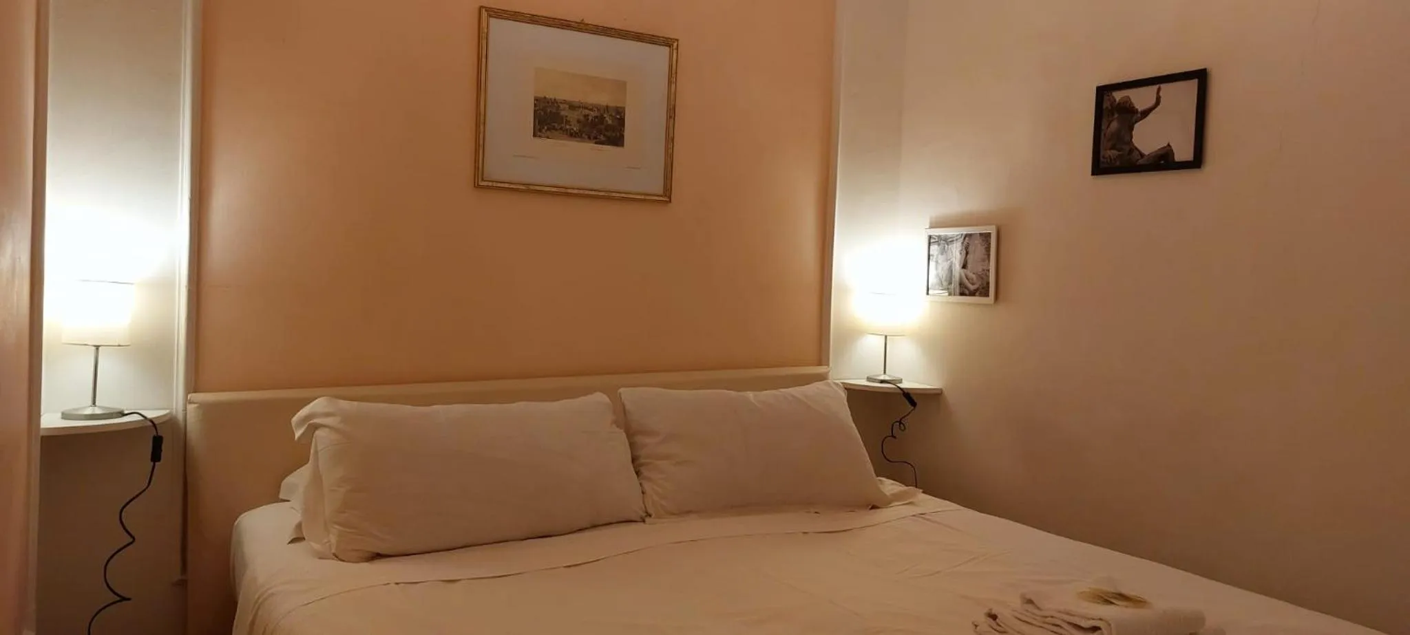 Bedroom, Bed in Dreaming Navona Rooms