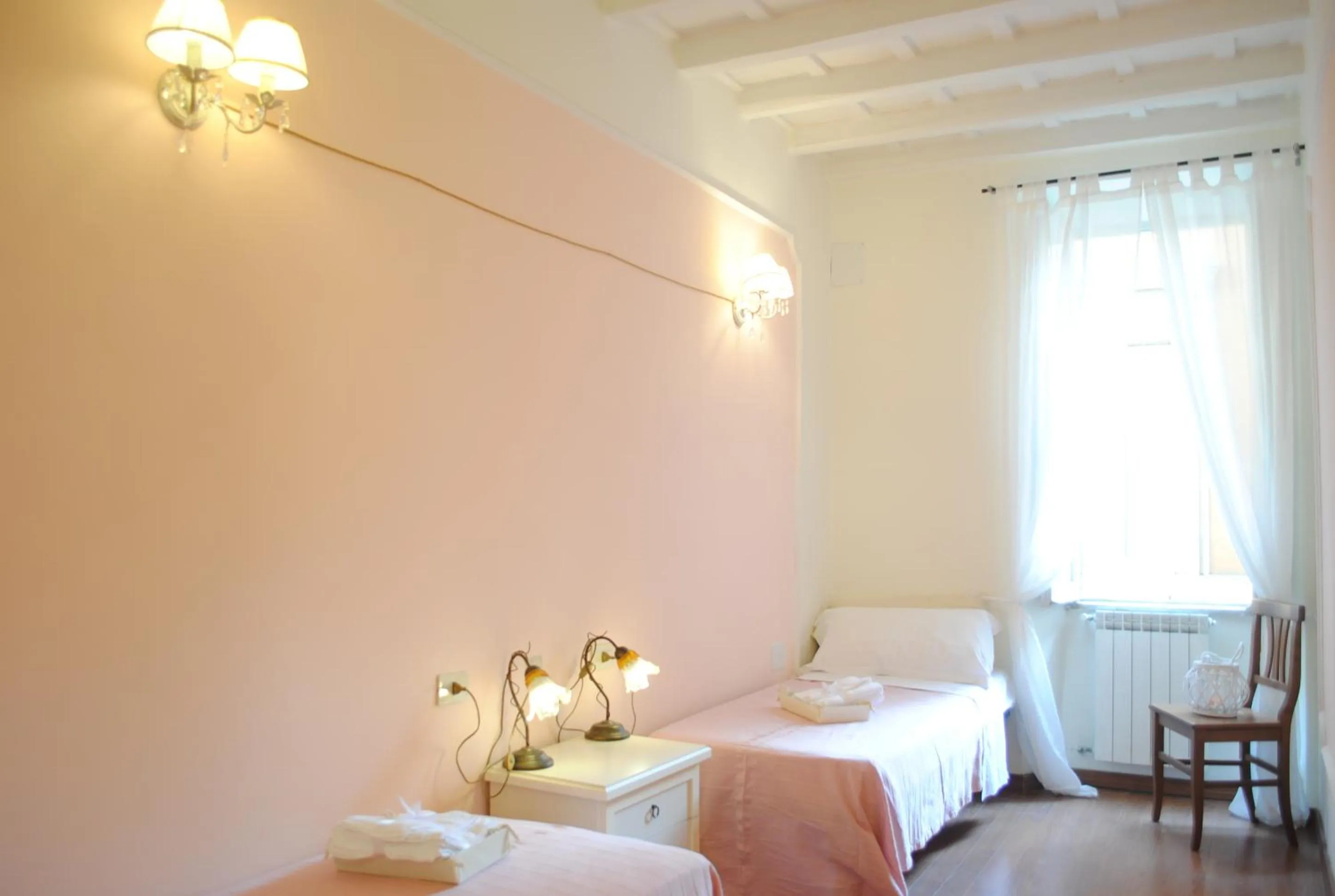 Photo of the whole room, Bed in Dreaming Navona Rooms