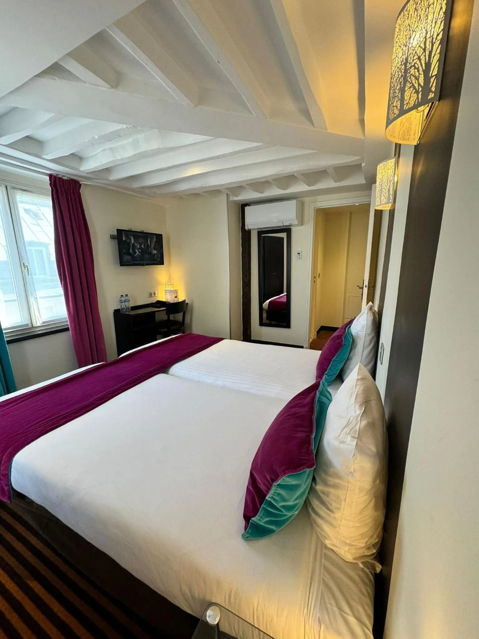 Bed in Hotel Pax Opera