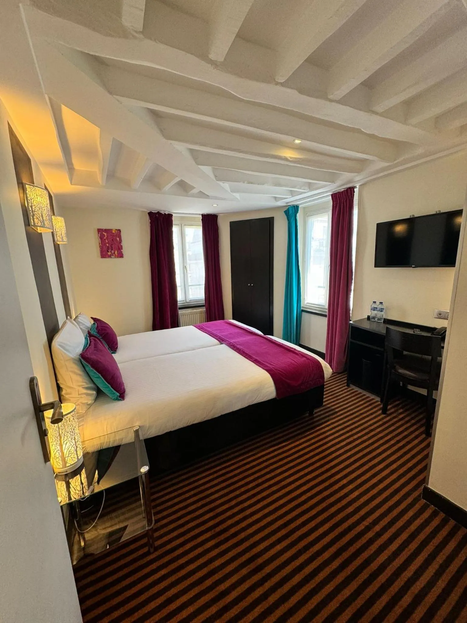 Bed in Hotel Pax Opera