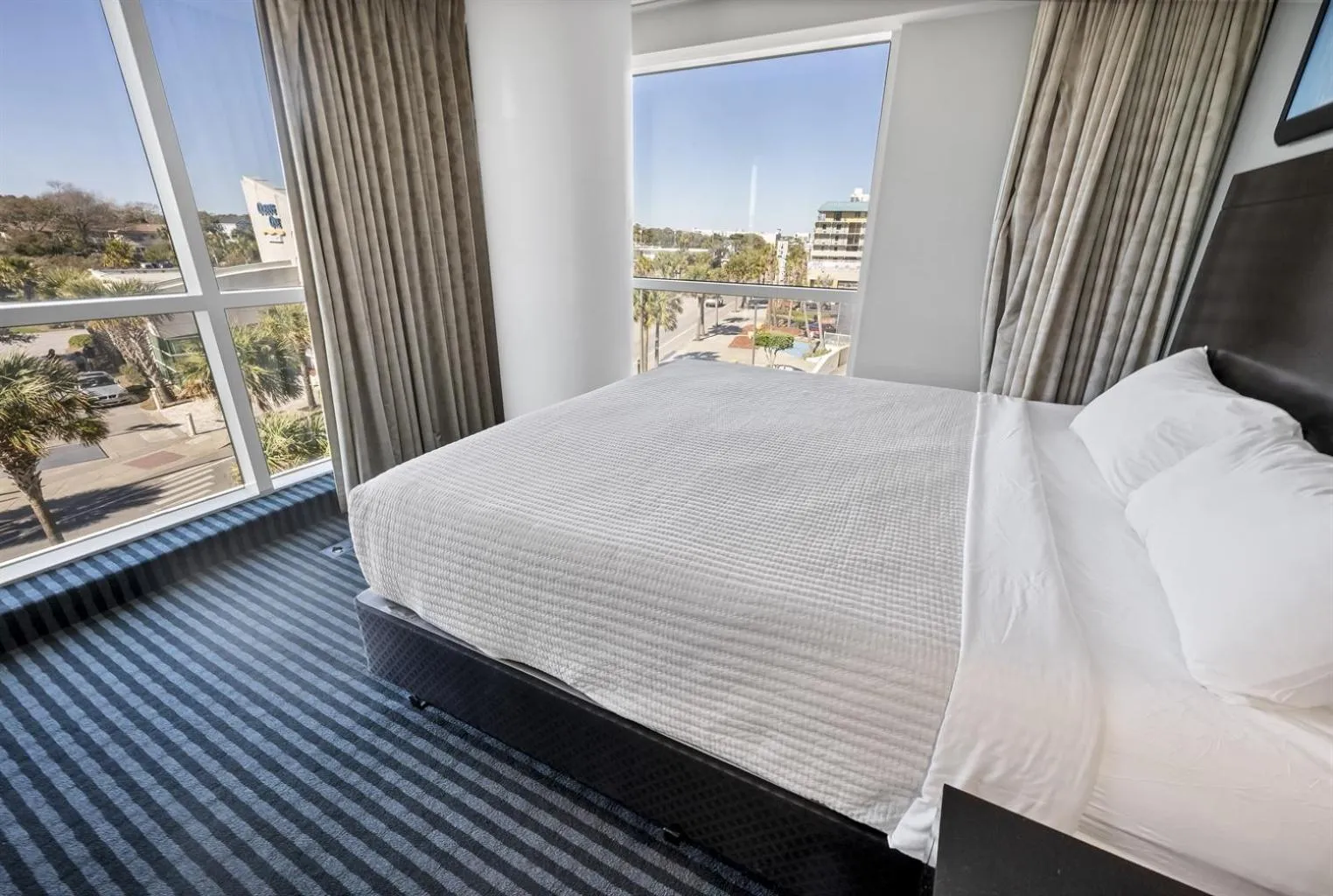 Bed in New Ocean Front Corner Unit