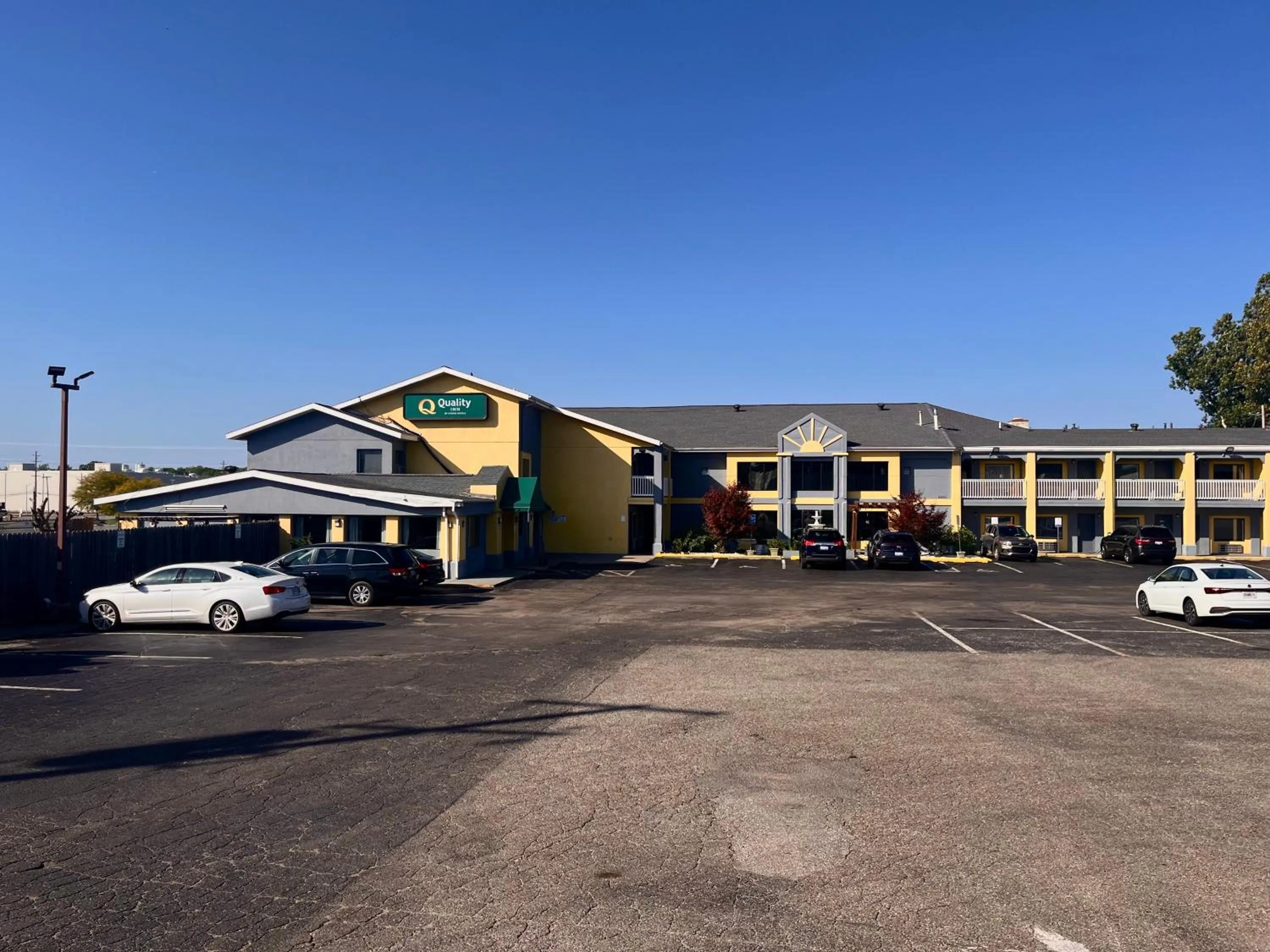 Parking in Quality Inn Grand Rapids Near Downtown