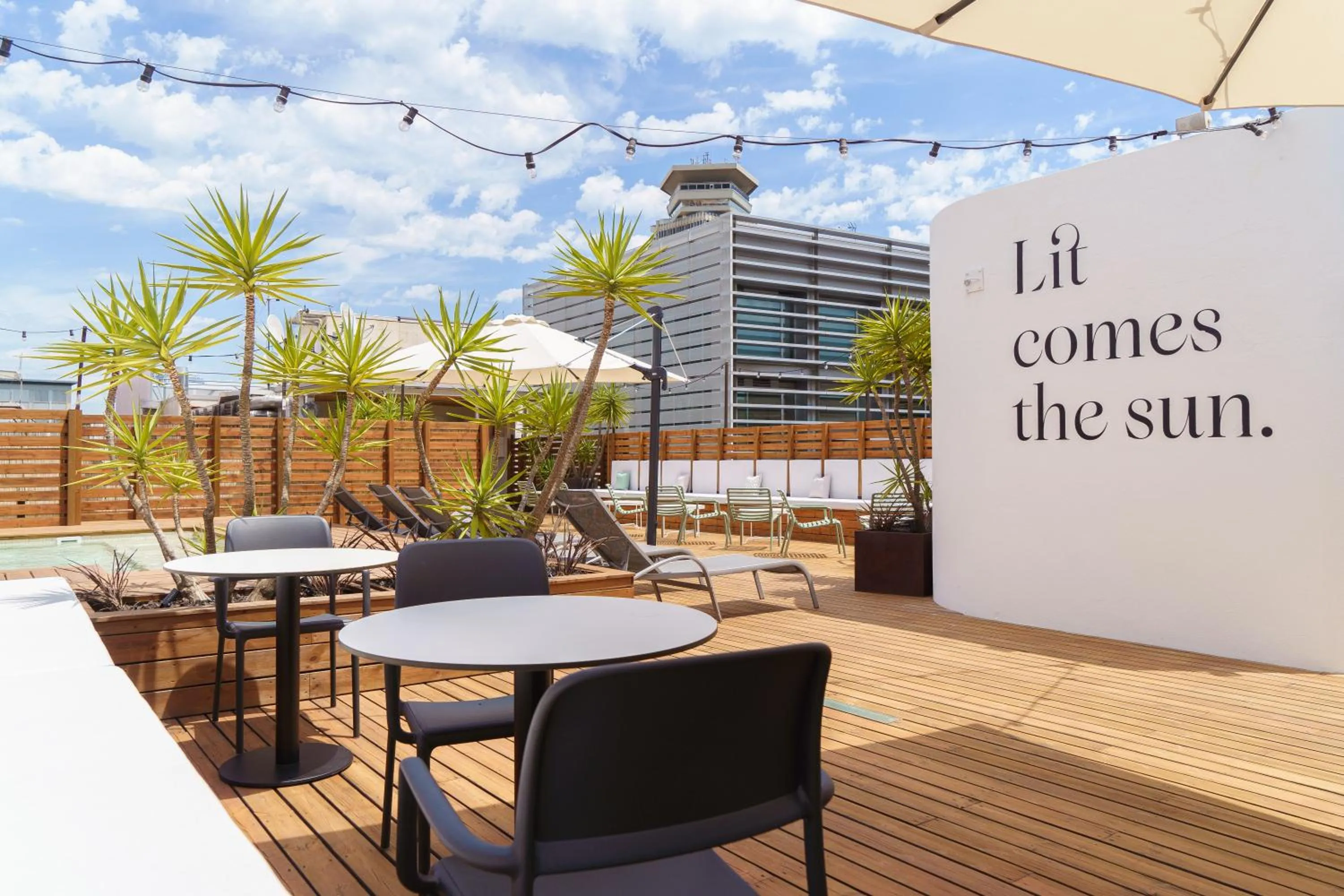 Restaurant/places to eat in Casa Lit Barcelona