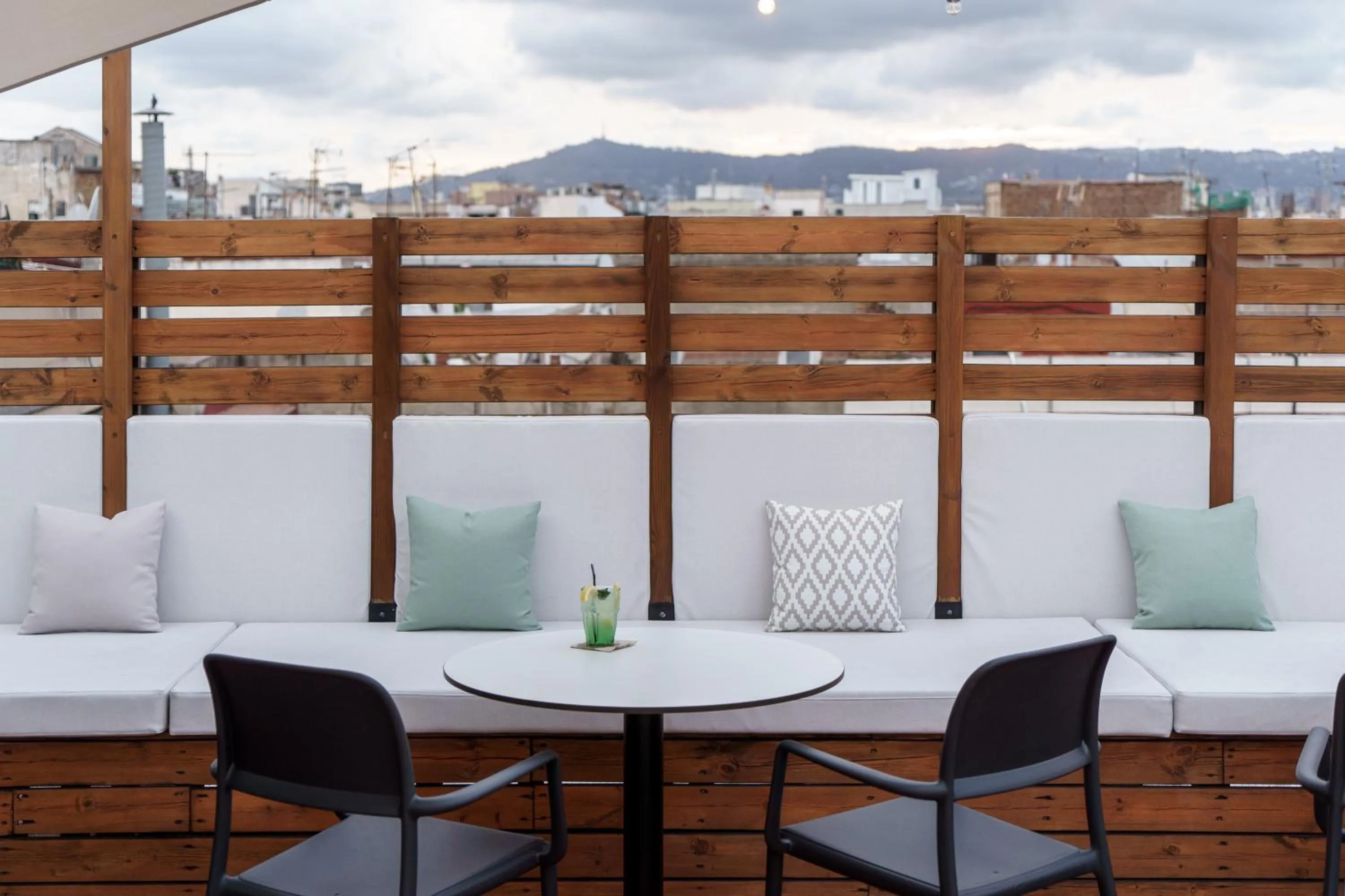 Restaurant/places to eat in Casa Lit Barcelona