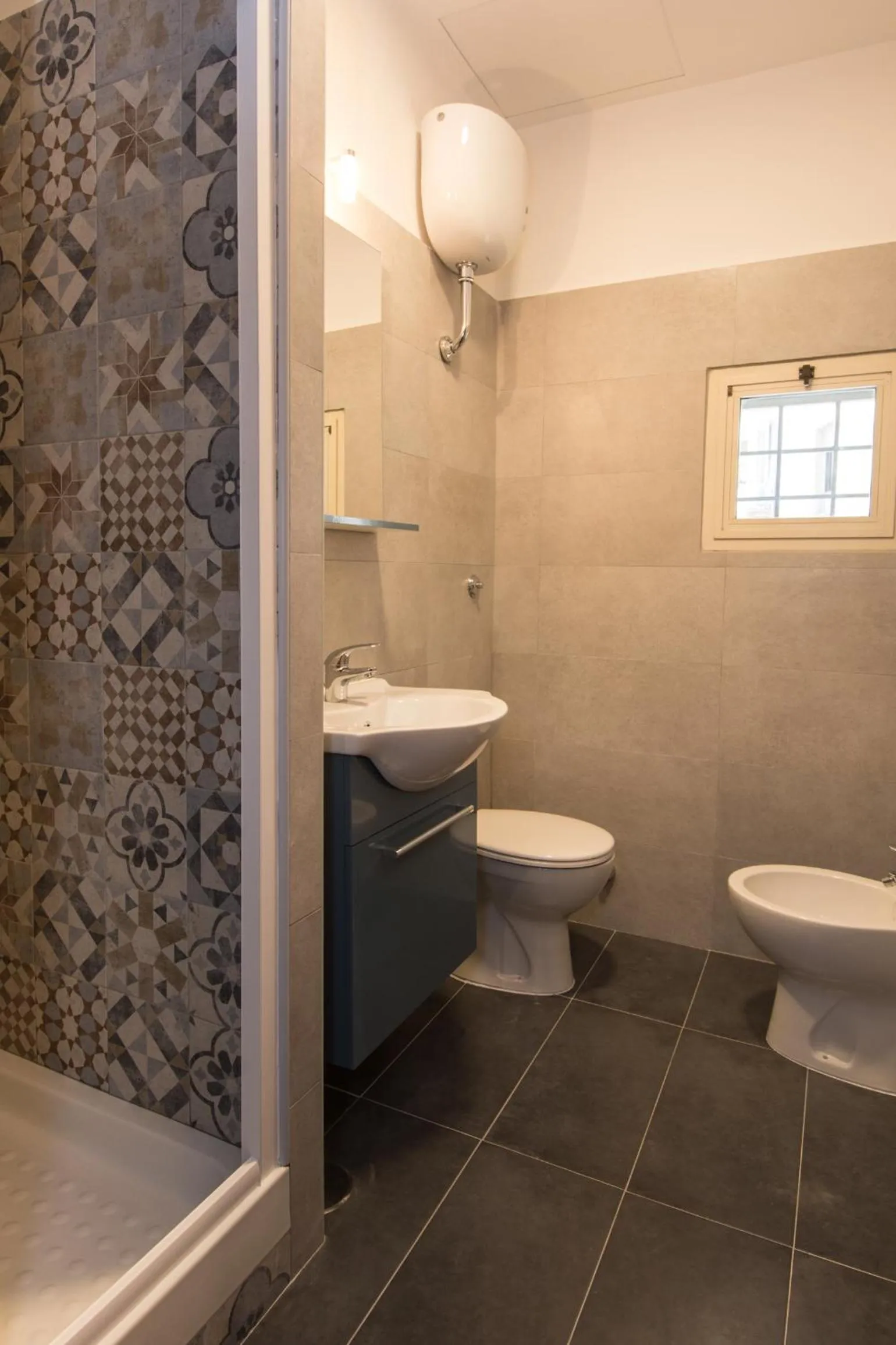 Shower in Seven Rooms Vatican