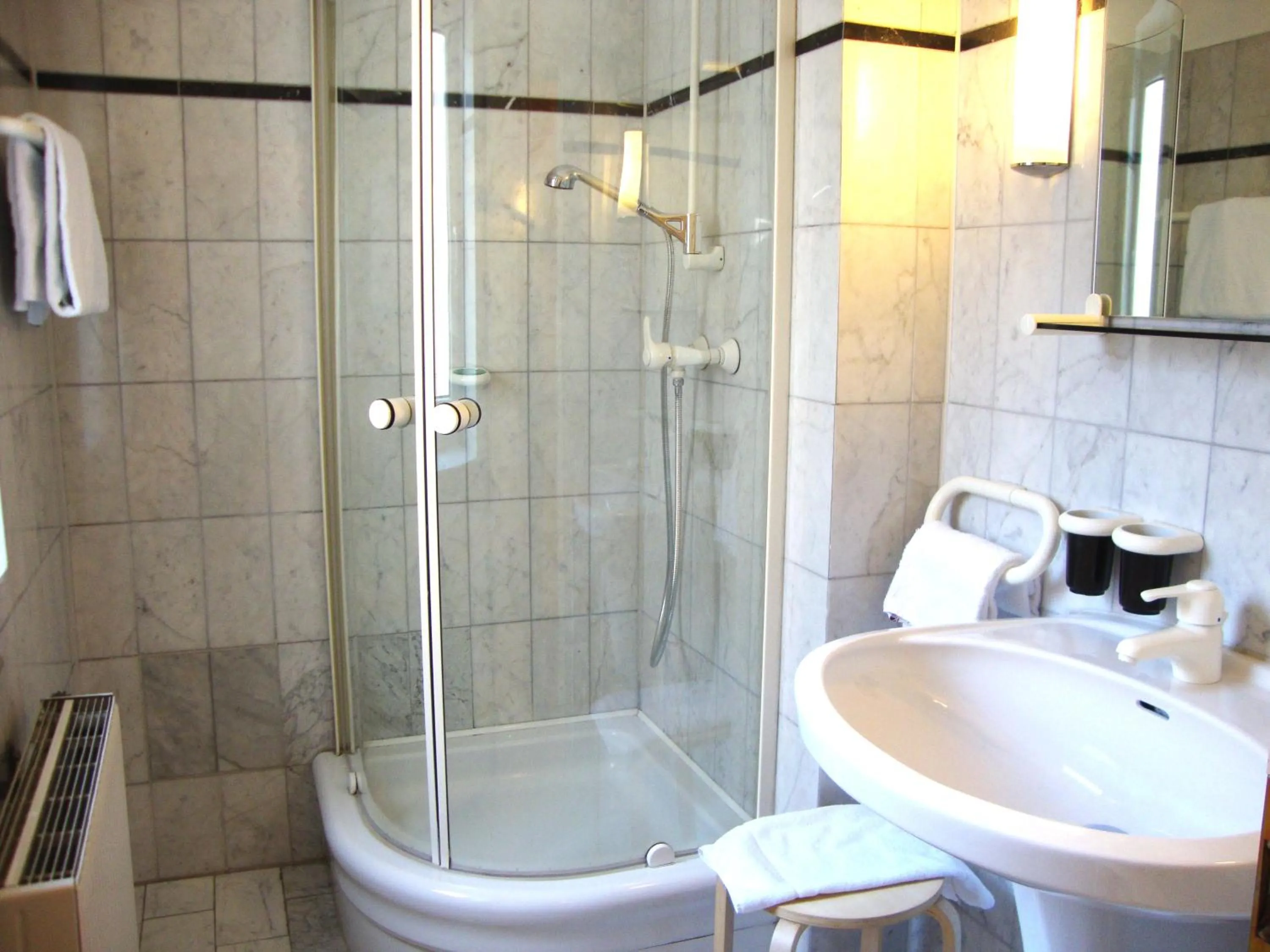 Bathroom in Mondial Appartement Hotel