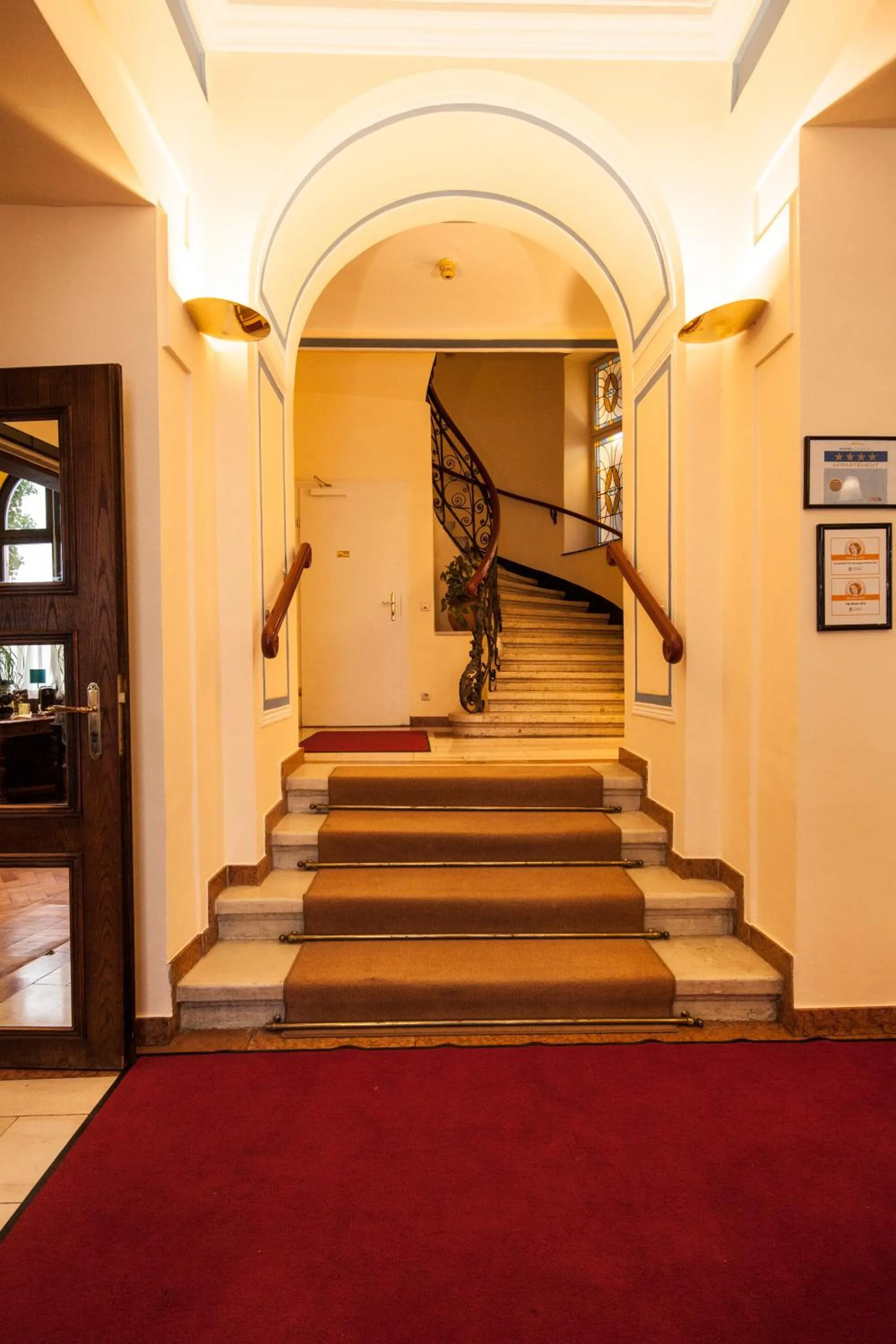 Lobby or reception in Mondial Appartement Hotel