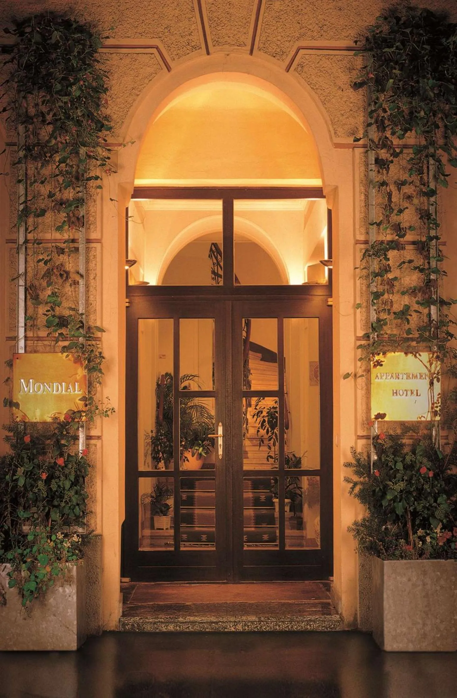 Facade/entrance in Mondial Appartement Hotel