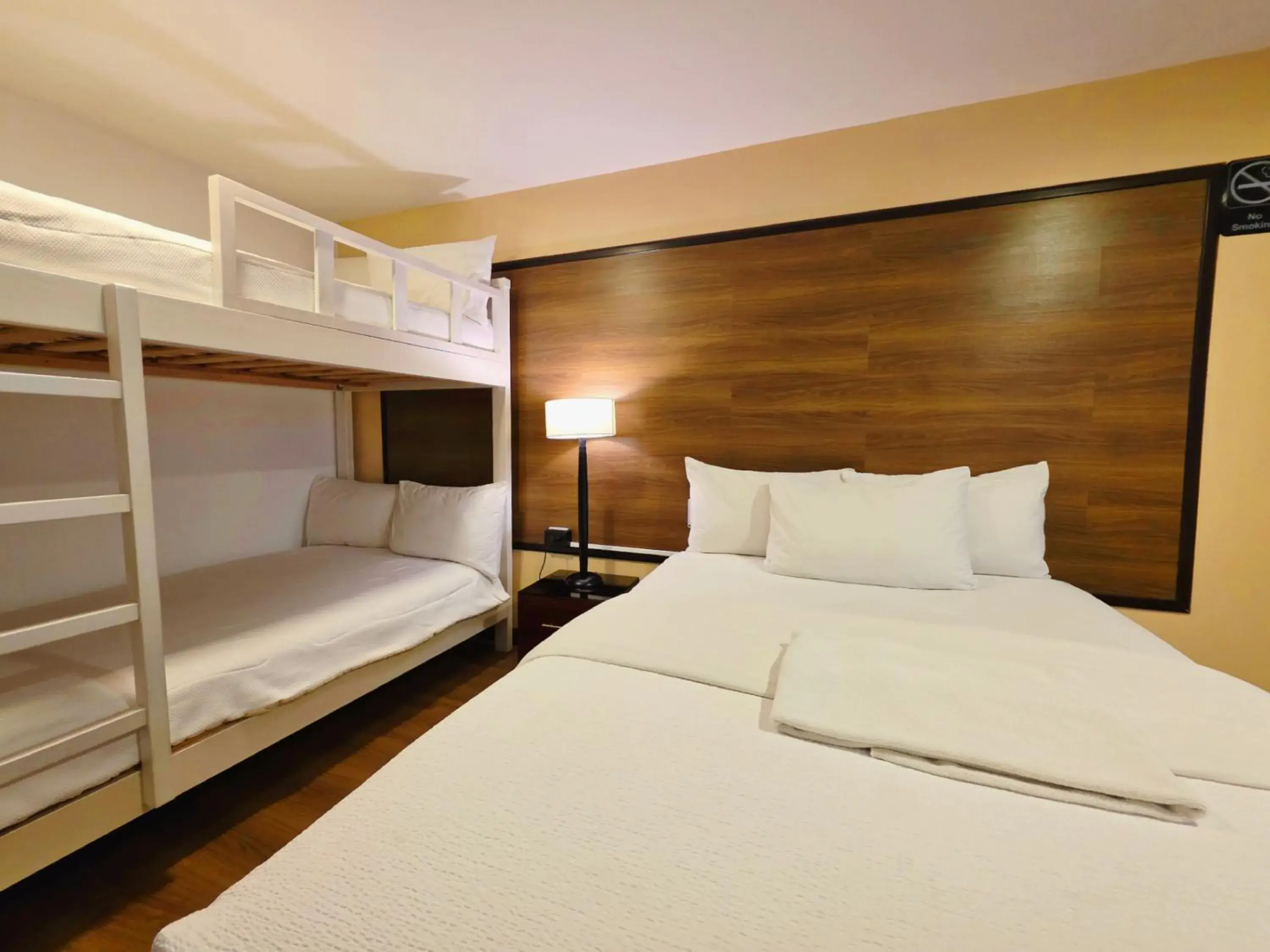 Triple Room - single occupancy in Hotel La Farola Triple Room - single occupancy in Hotel La Farola