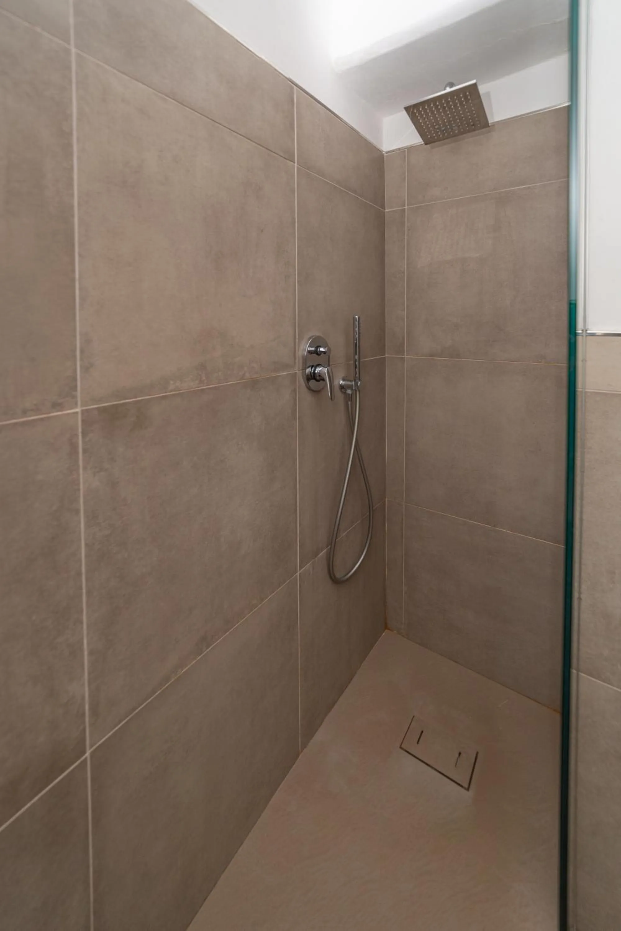 Shower in Hotel la Torre