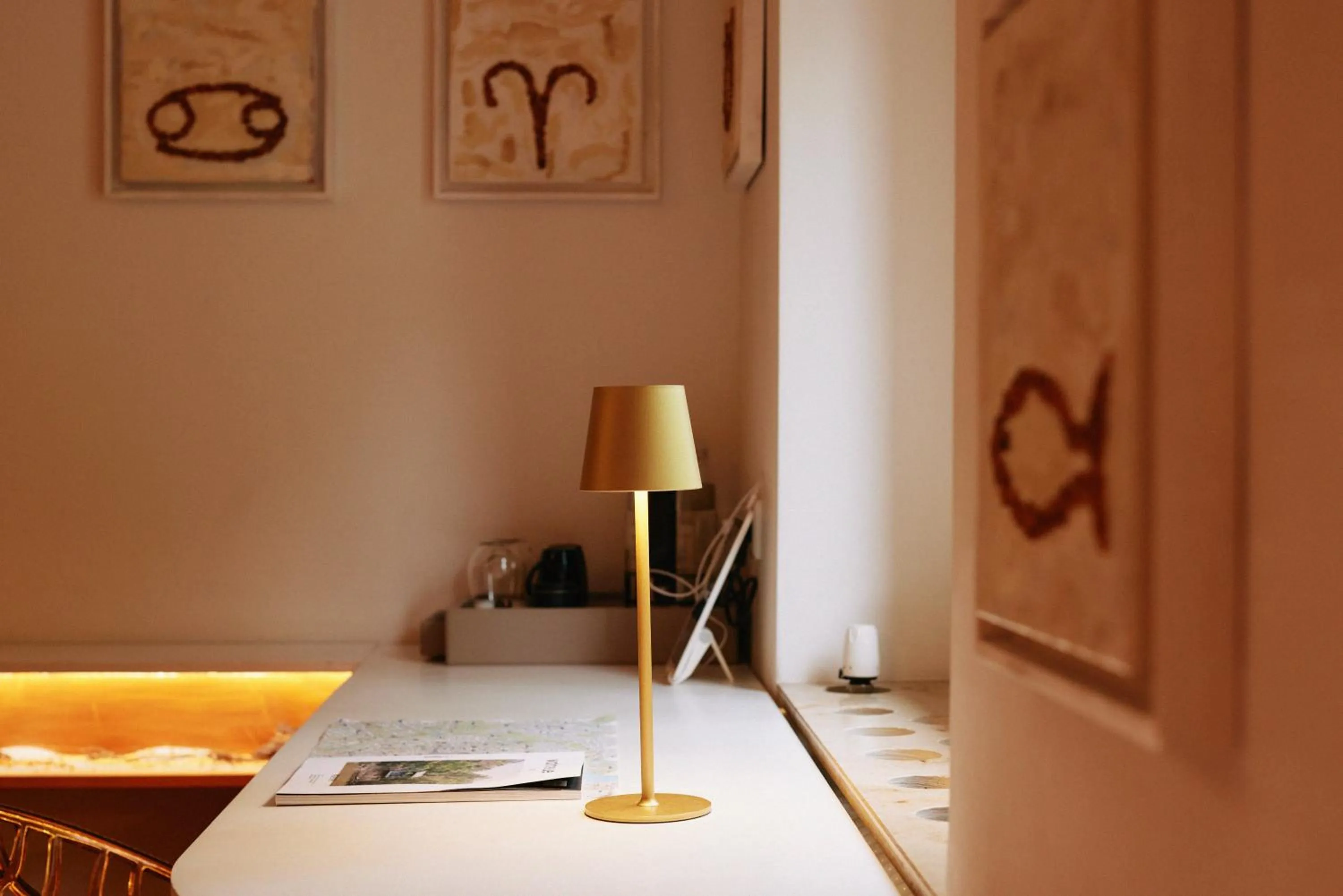 Photo of the whole room, Bed in 18Arts Hotel - Living in a Gallery!