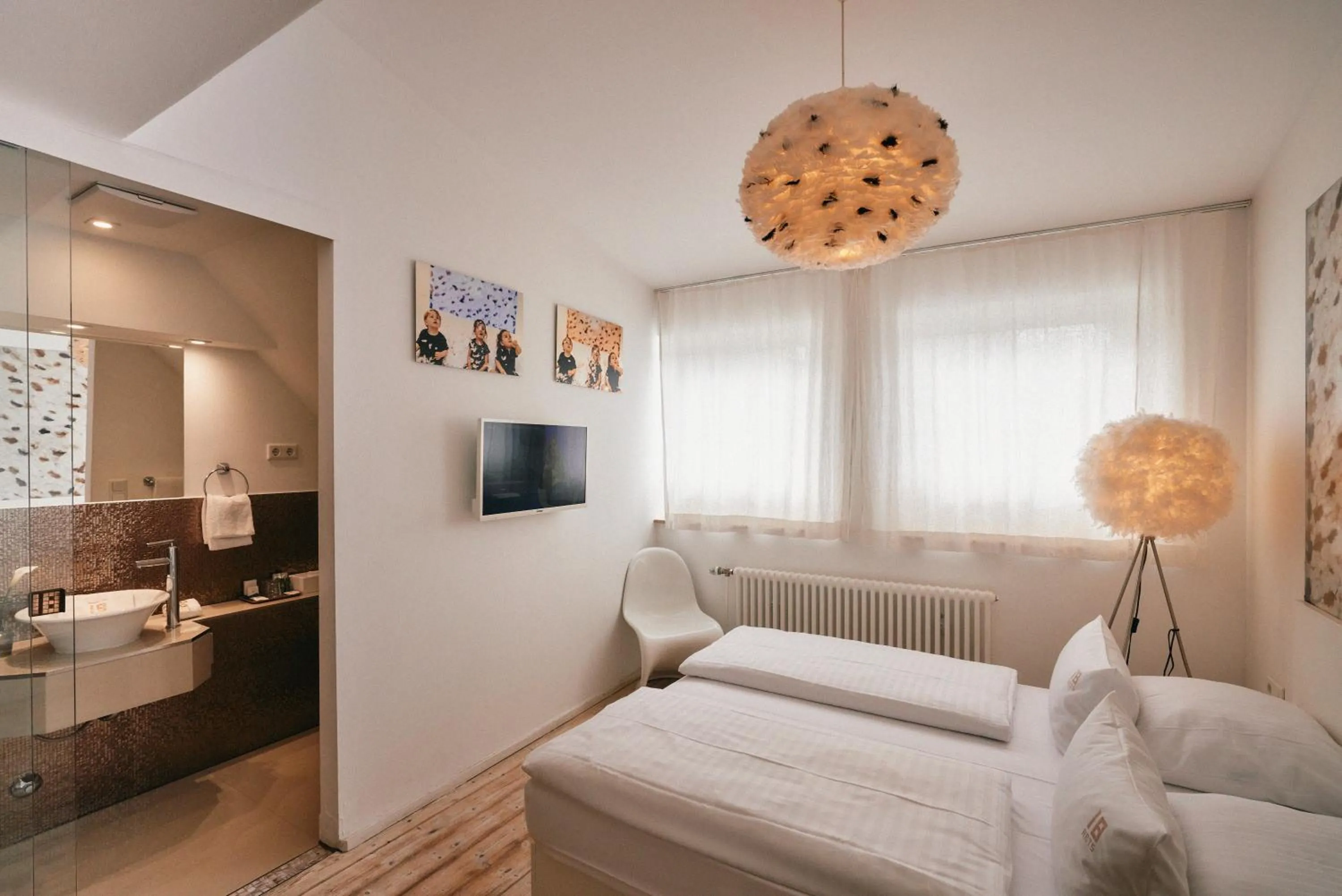 Bedroom, Bed in 18Arts Hotel - Living in a Gallery!