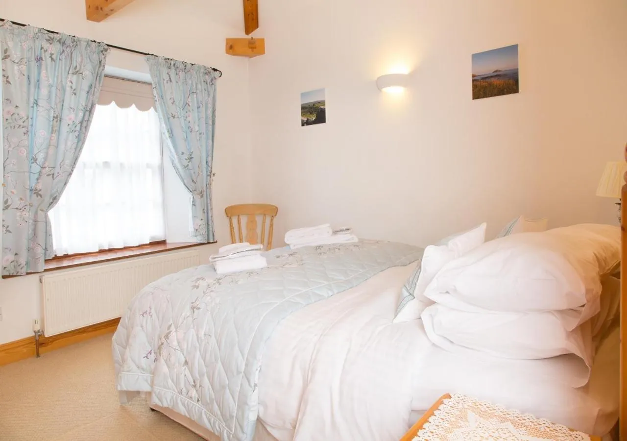 Bed in Bovisand Lodge Holiday Park, Beachside Location & Indoor Heated Pool