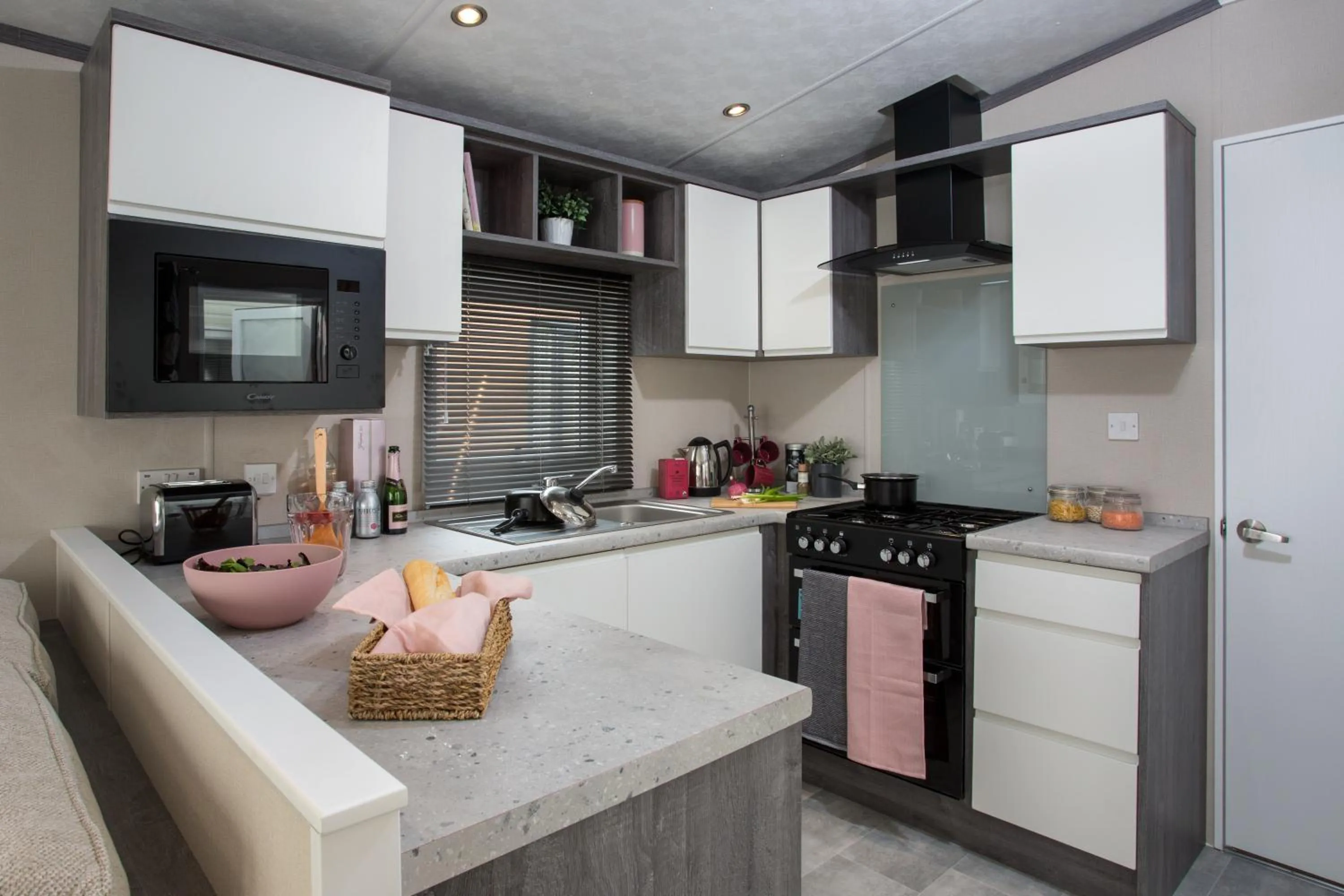 Kitchen or kitchenette in Bovisand Lodge Holiday Park, Beachside Location & Indoor Heated Pool