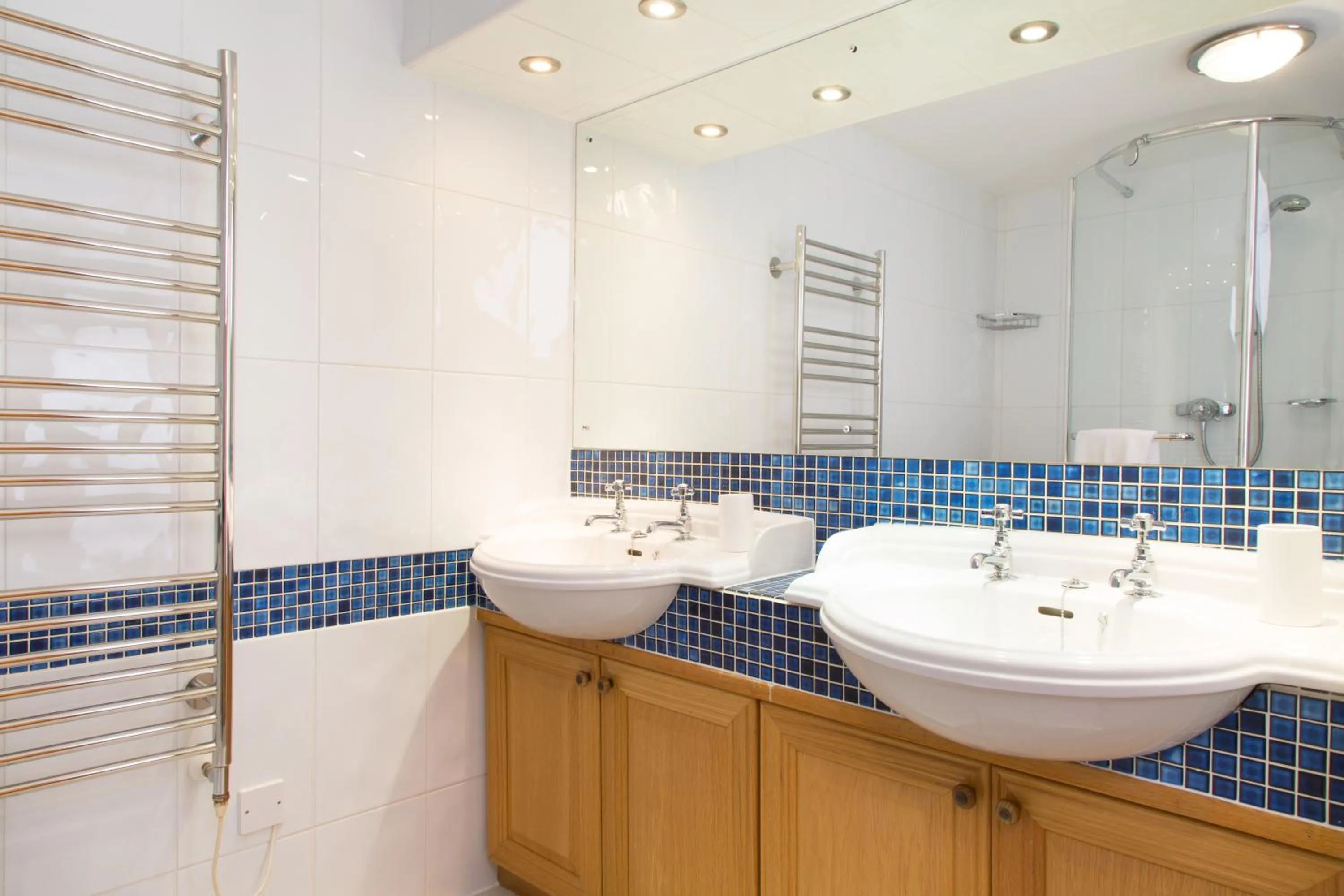 Bathroom in Bovisand Lodge Holiday Park, Beachside Location & Indoor Heated Pool