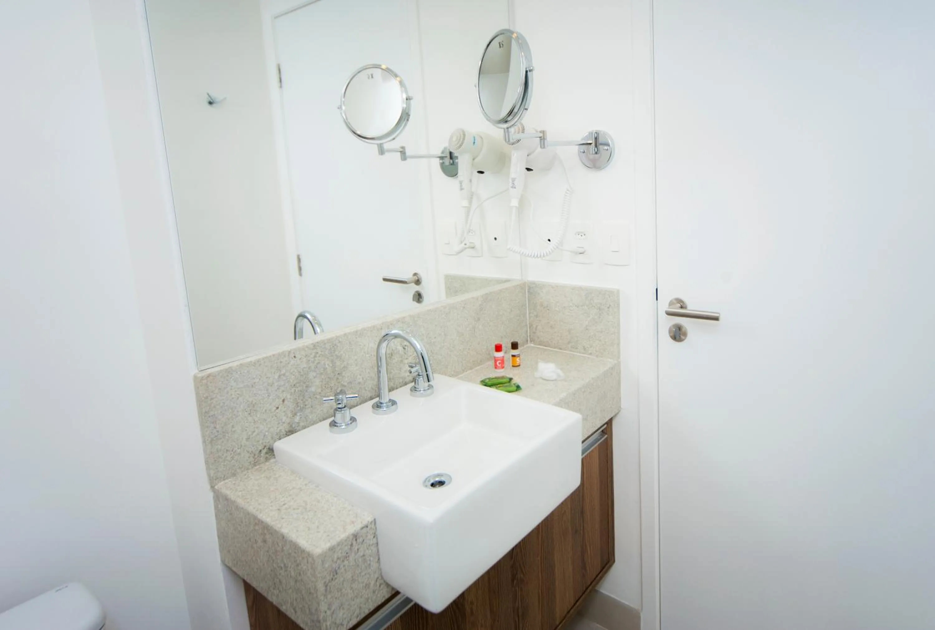 Bathroom in NB Hoteis