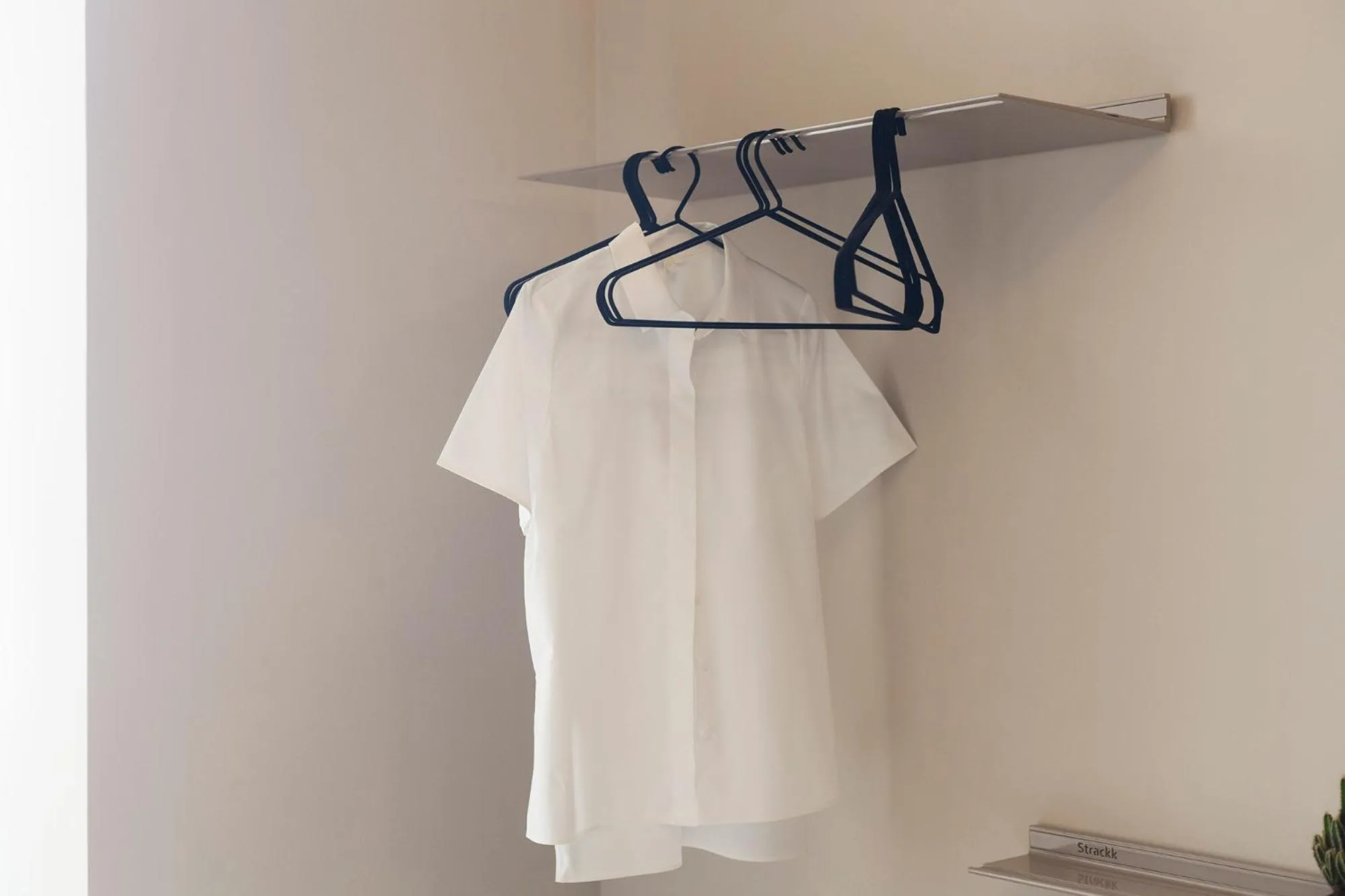 wardrobe in DestinationBCN - Universitat Rooms