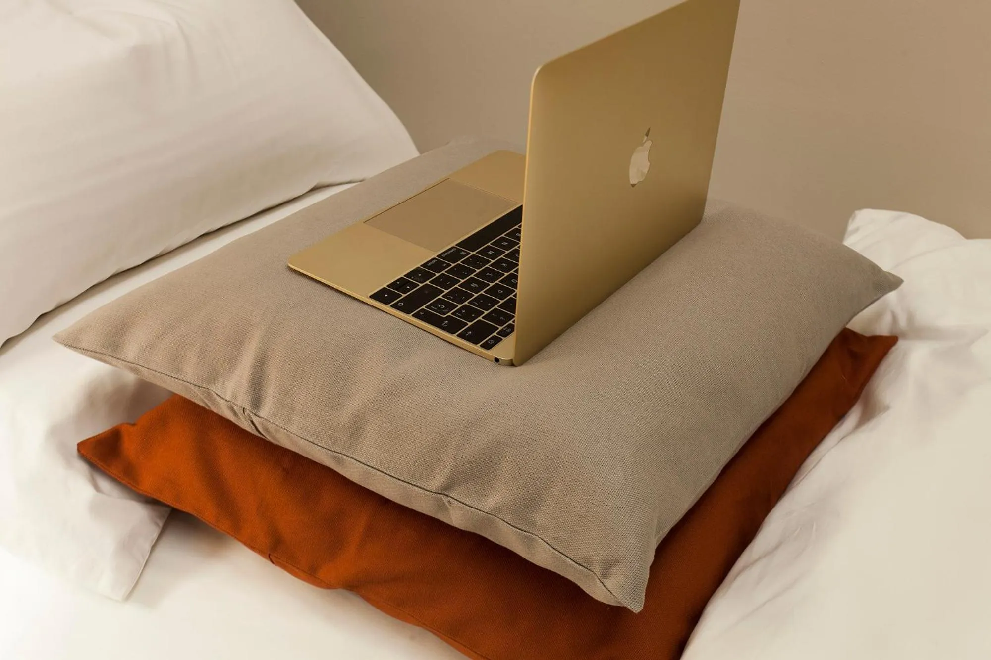 Bed in DestinationBCN - Universitat Rooms