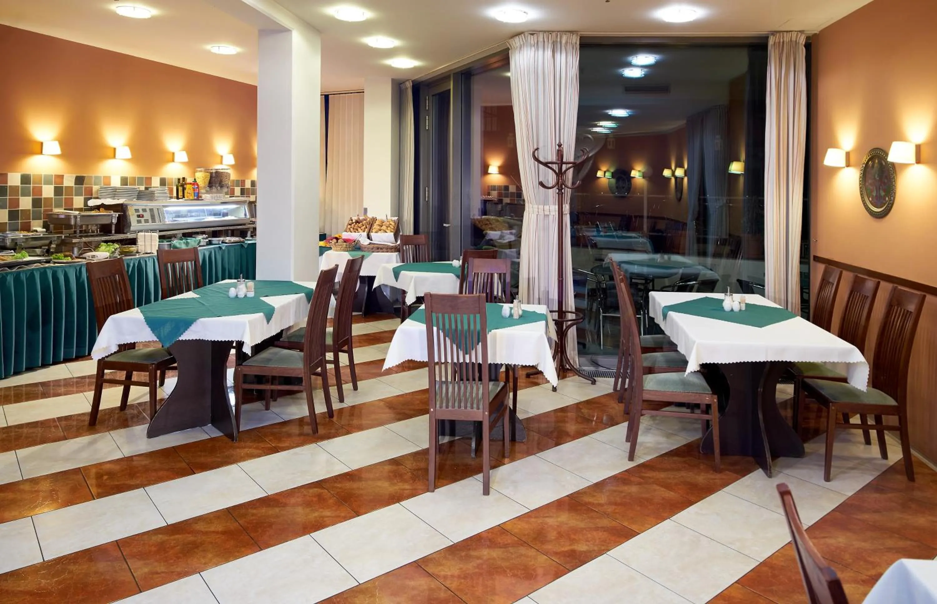 Restaurant/places to eat in Hotel Ankora