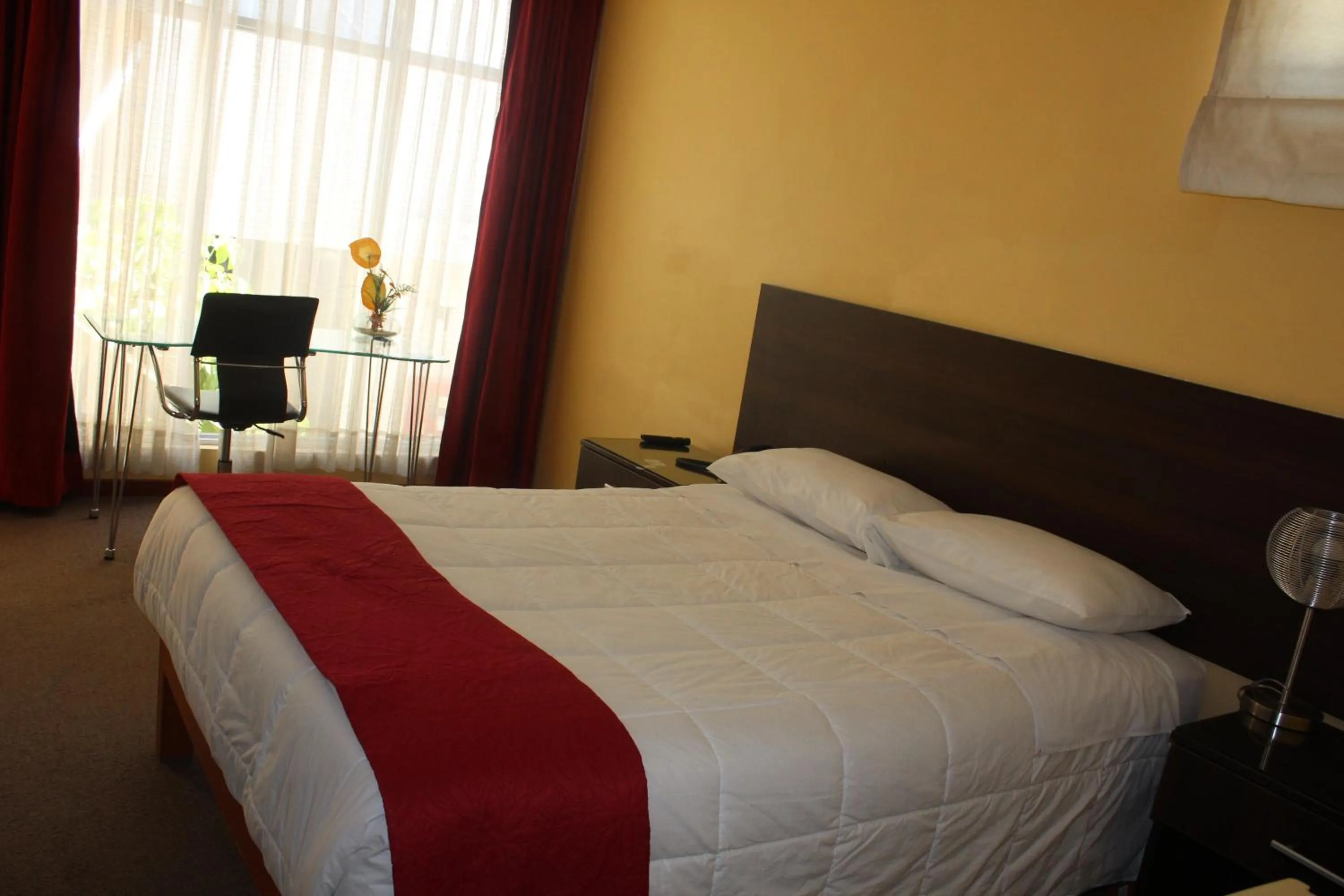 Bedroom, Bed in Hotel La Gruta