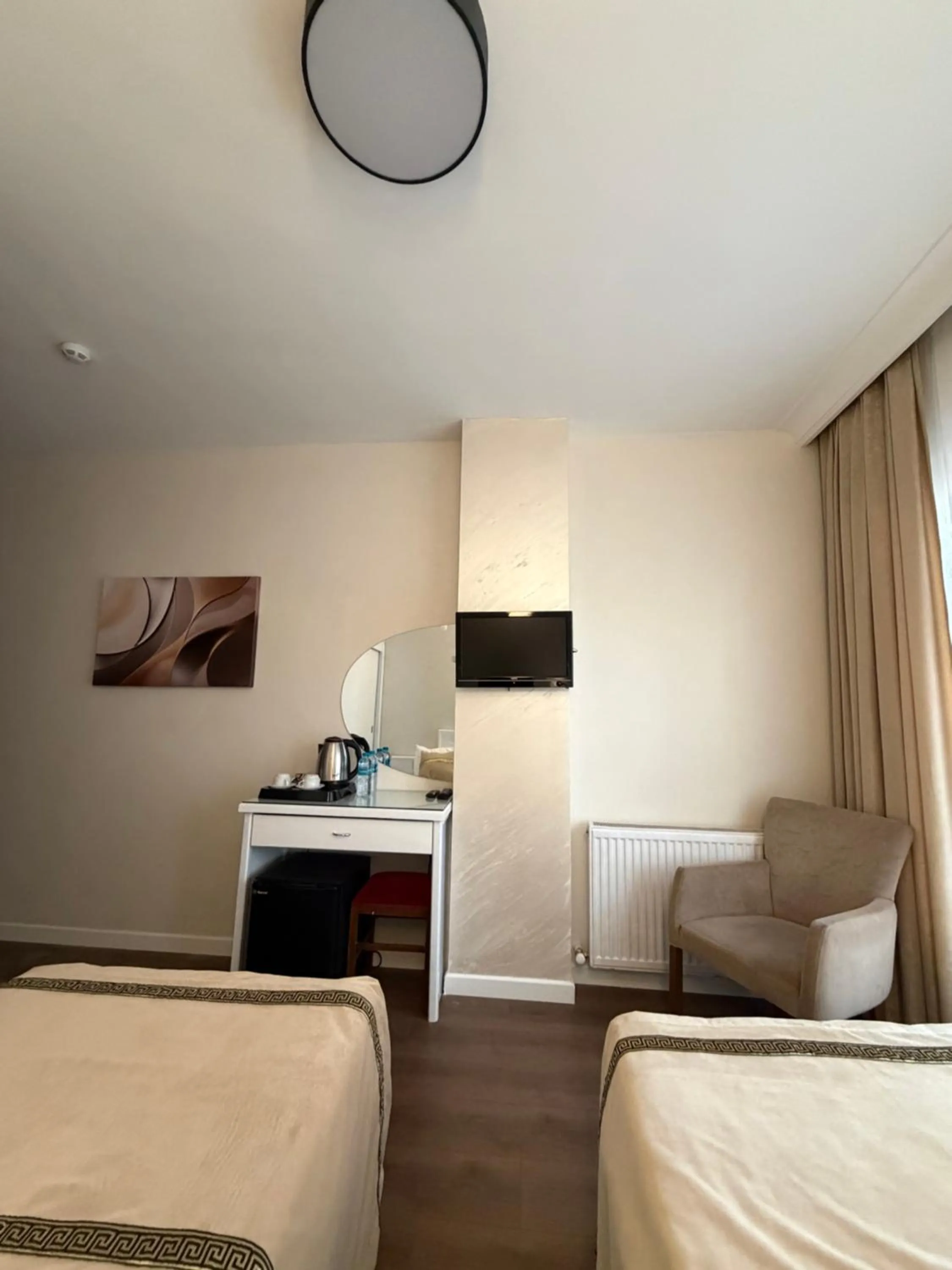 Photo of the whole room, Bed in Fatih Resadiye Hotel