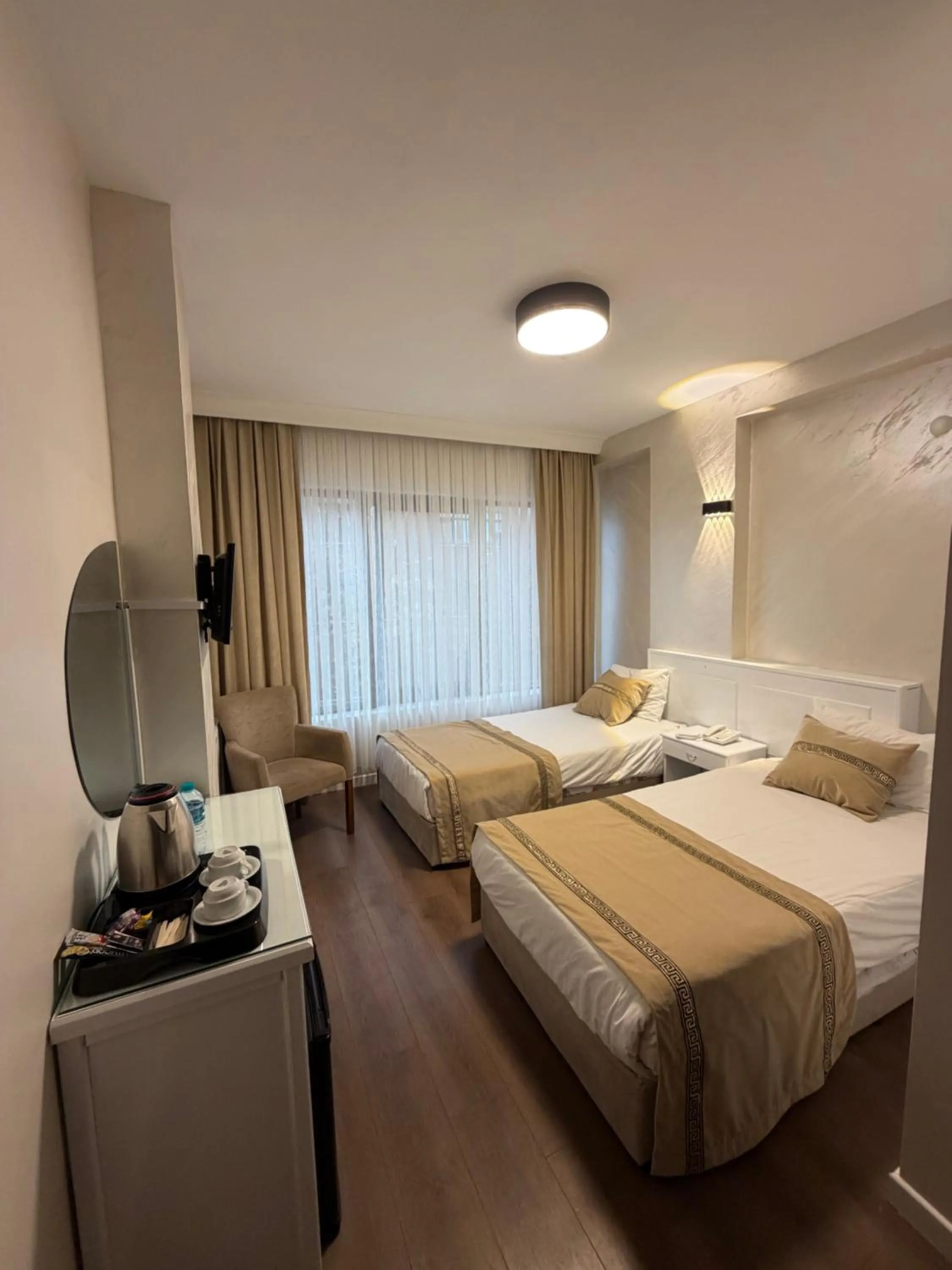 Photo of the whole room, Bed in Fatih Resadiye Hotel