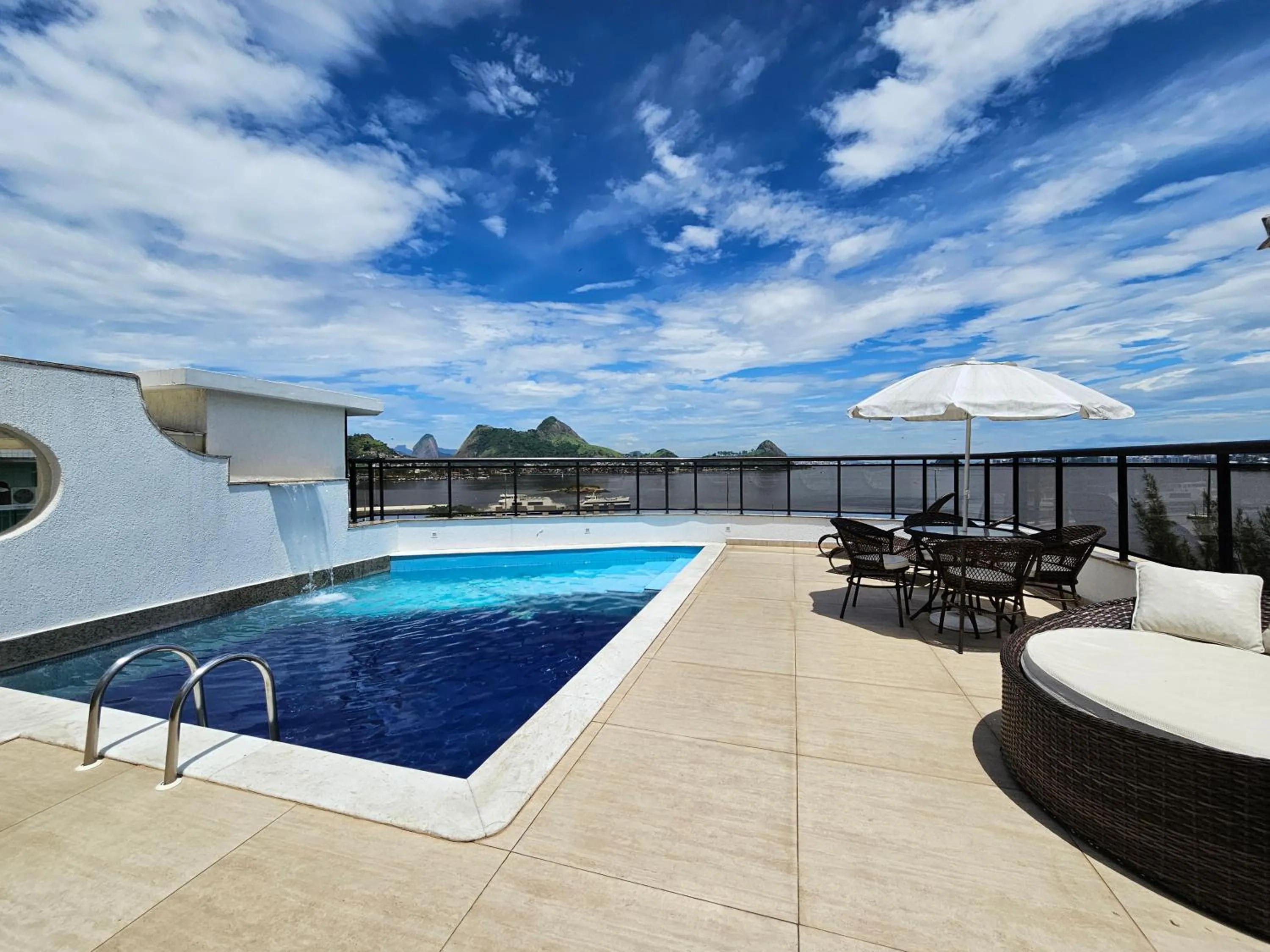 Swimming pool in Hotel Solar do Amanhecer