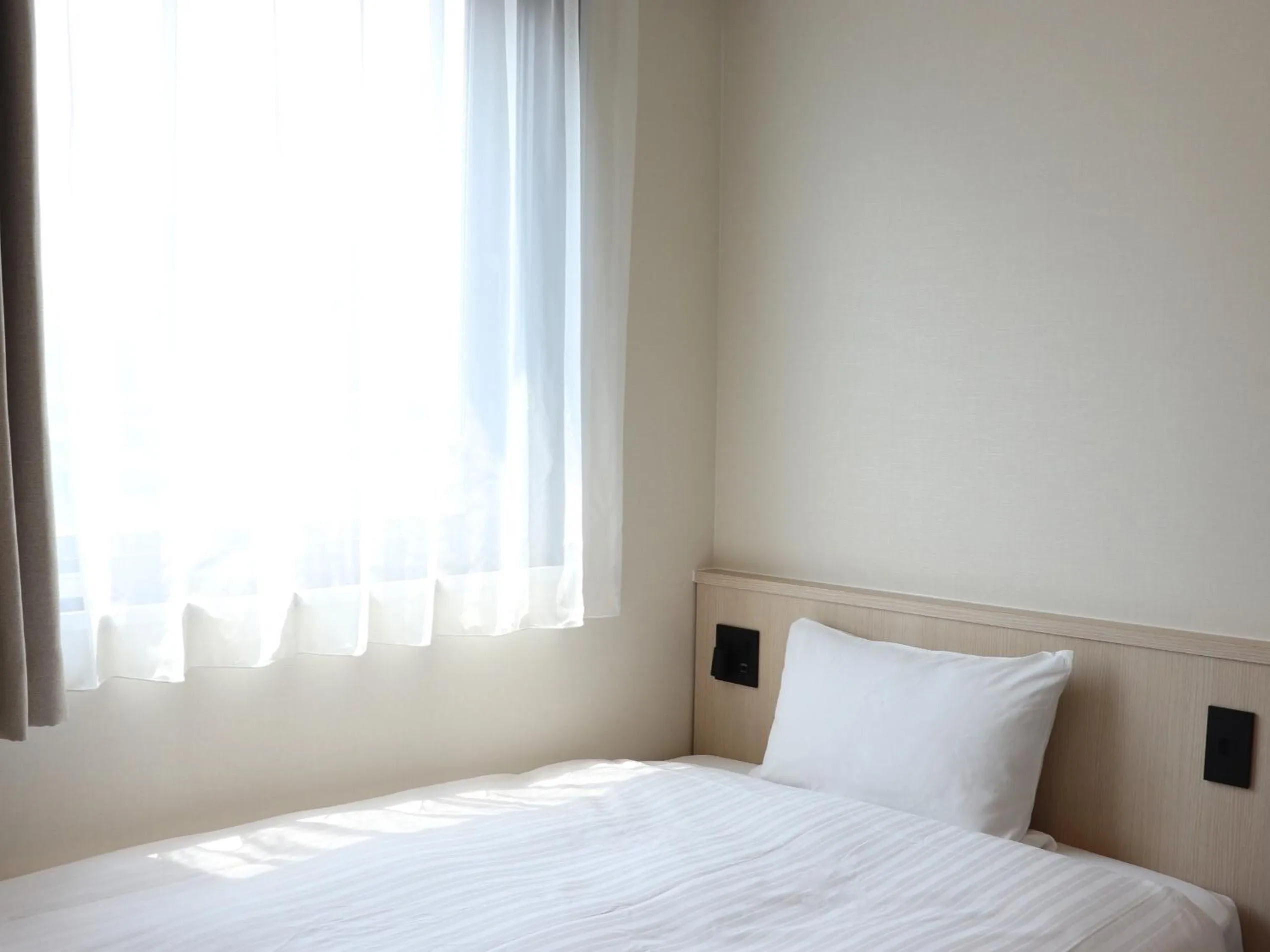 Bed in Shin-Osaka Station Hotel