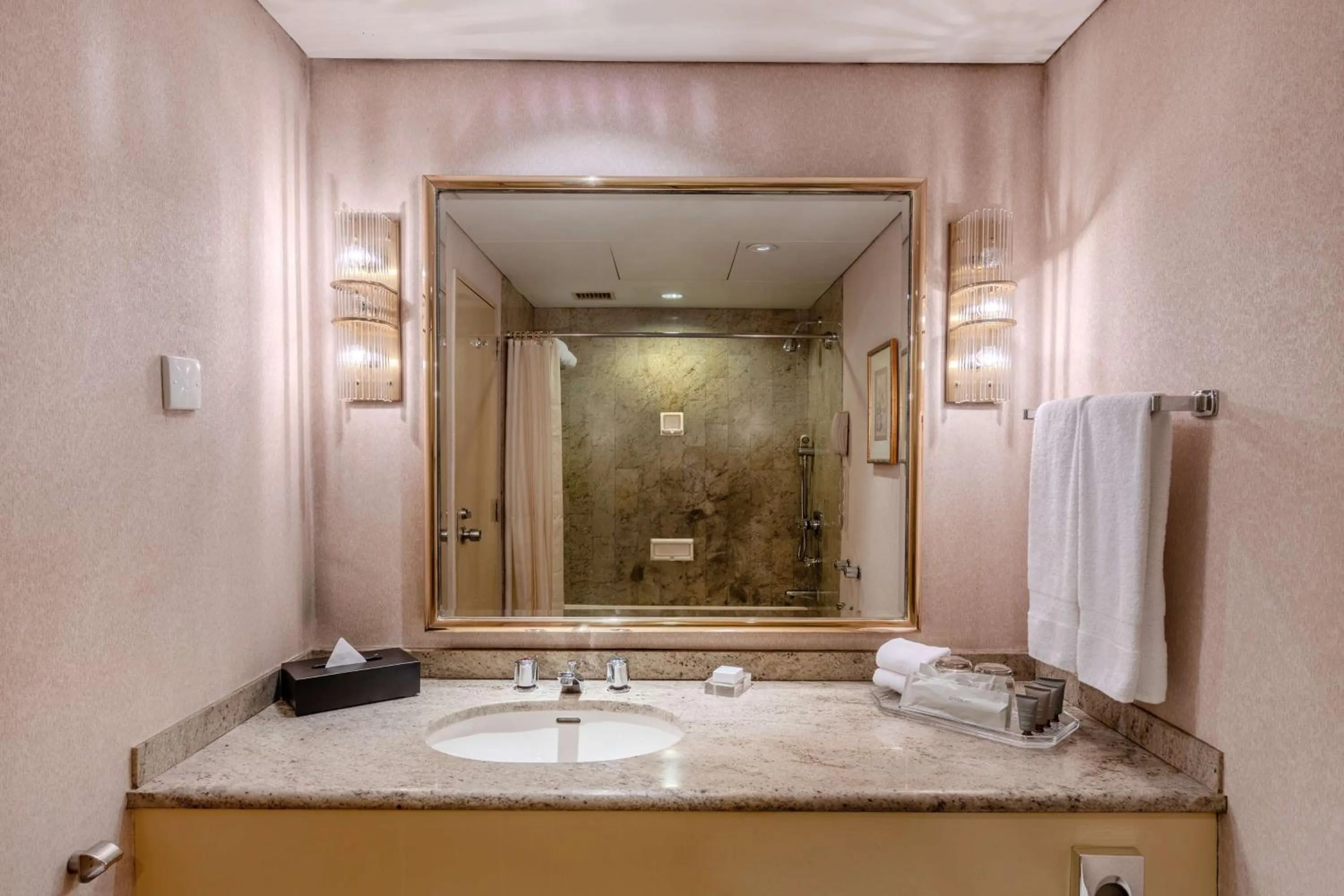 Shower in Hilton Colombo Hotel