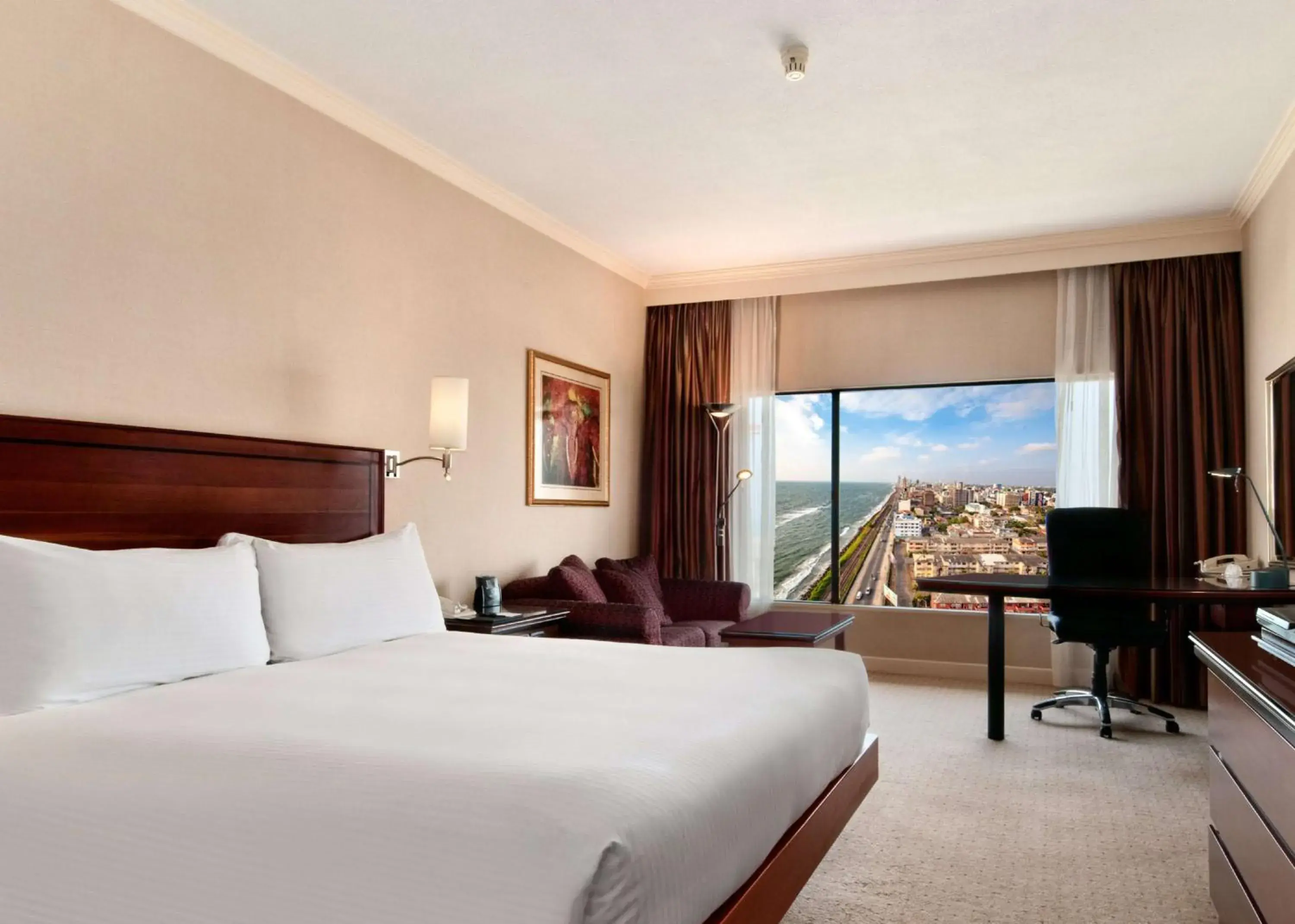 Deluxe King Room in Hilton Colombo Hotel Deluxe King Room in Hilton Colombo Hotel