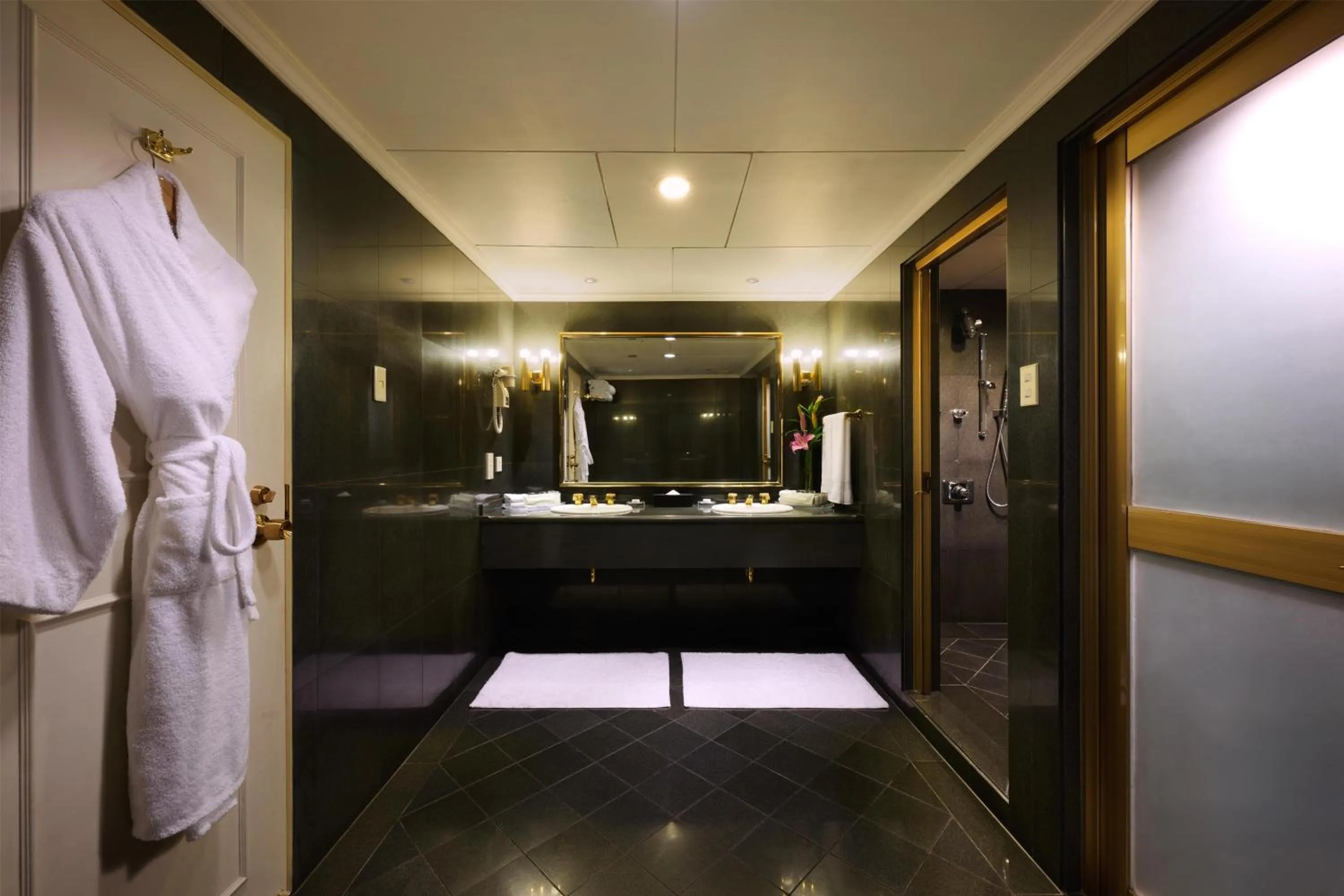 Bathroom in Hilton Colombo Hotel