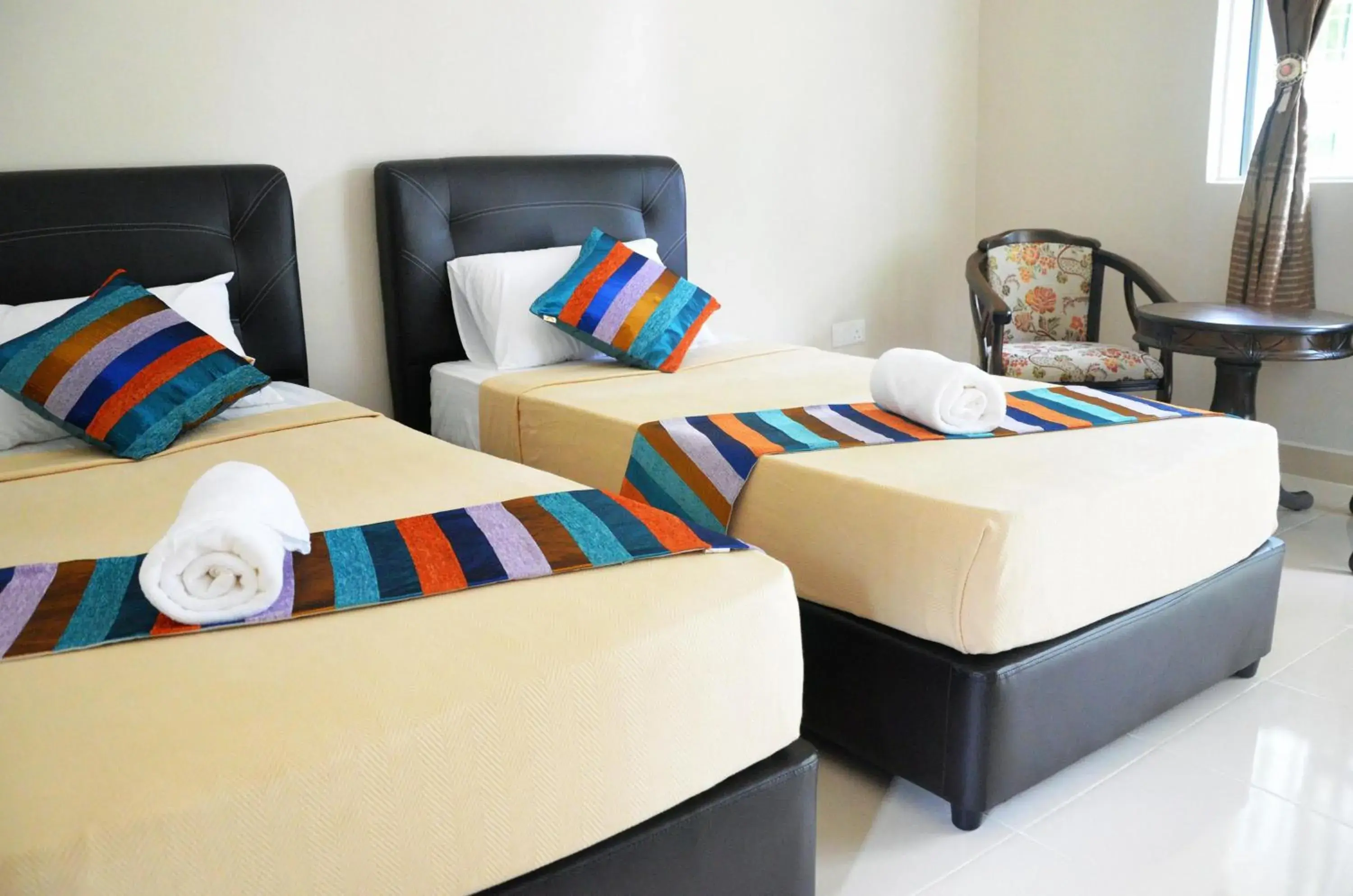 Twin Room in Sunset Bay Cottage Twin Room in Sunset Bay Cottage