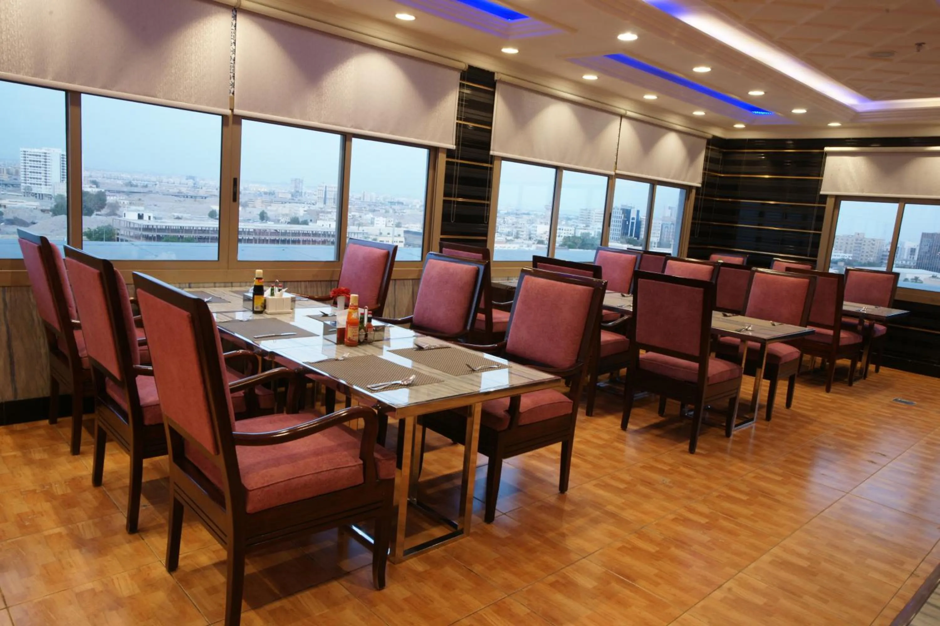 Restaurant/places to eat in Al Azhar Hotel Jeddah