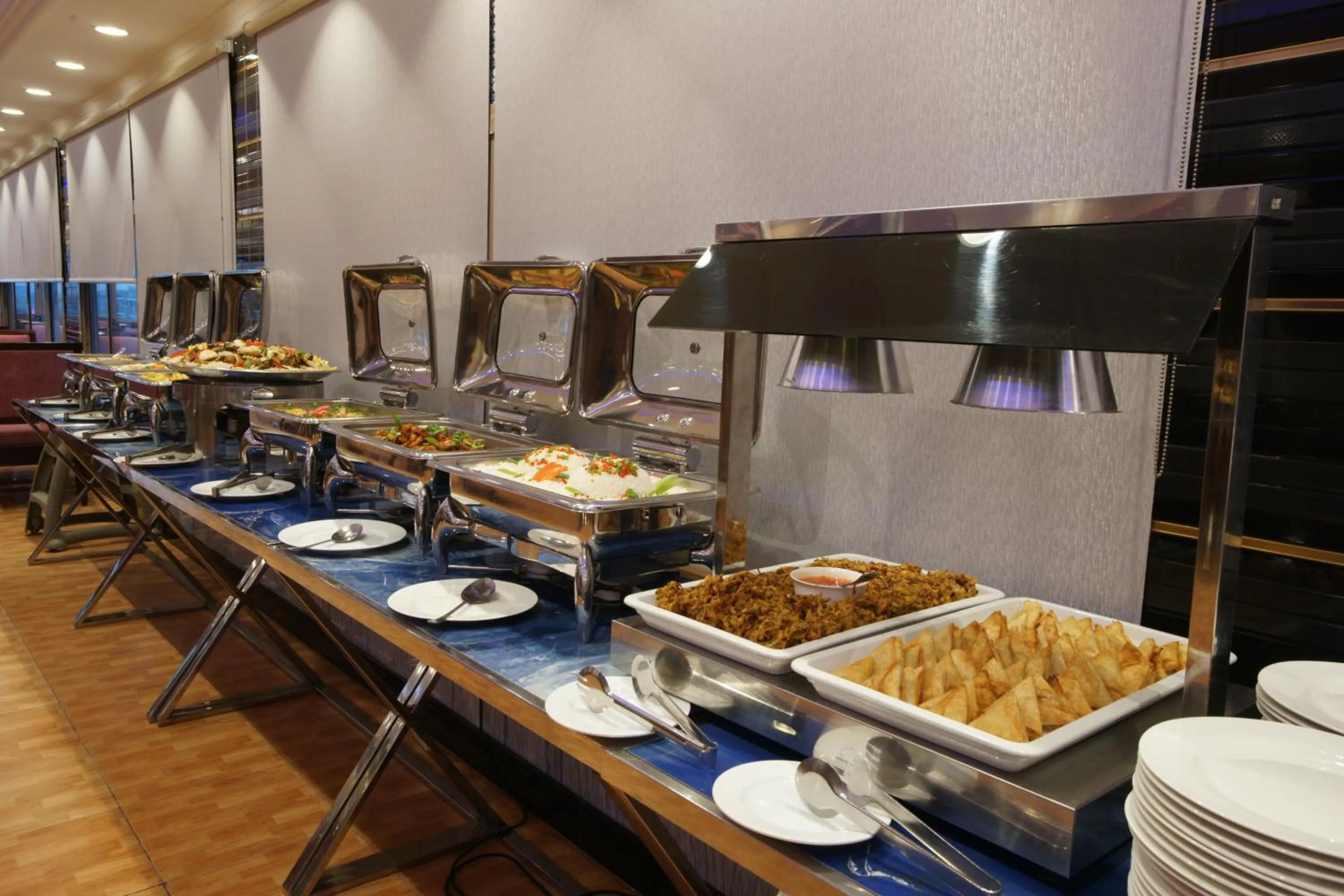 Restaurant/places to eat in Al Azhar Hotel Jeddah