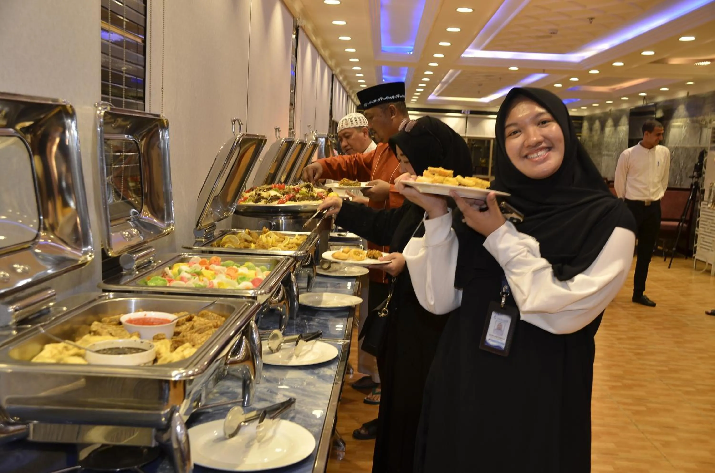 Restaurant/places to eat in Al Azhar Hotel Jeddah