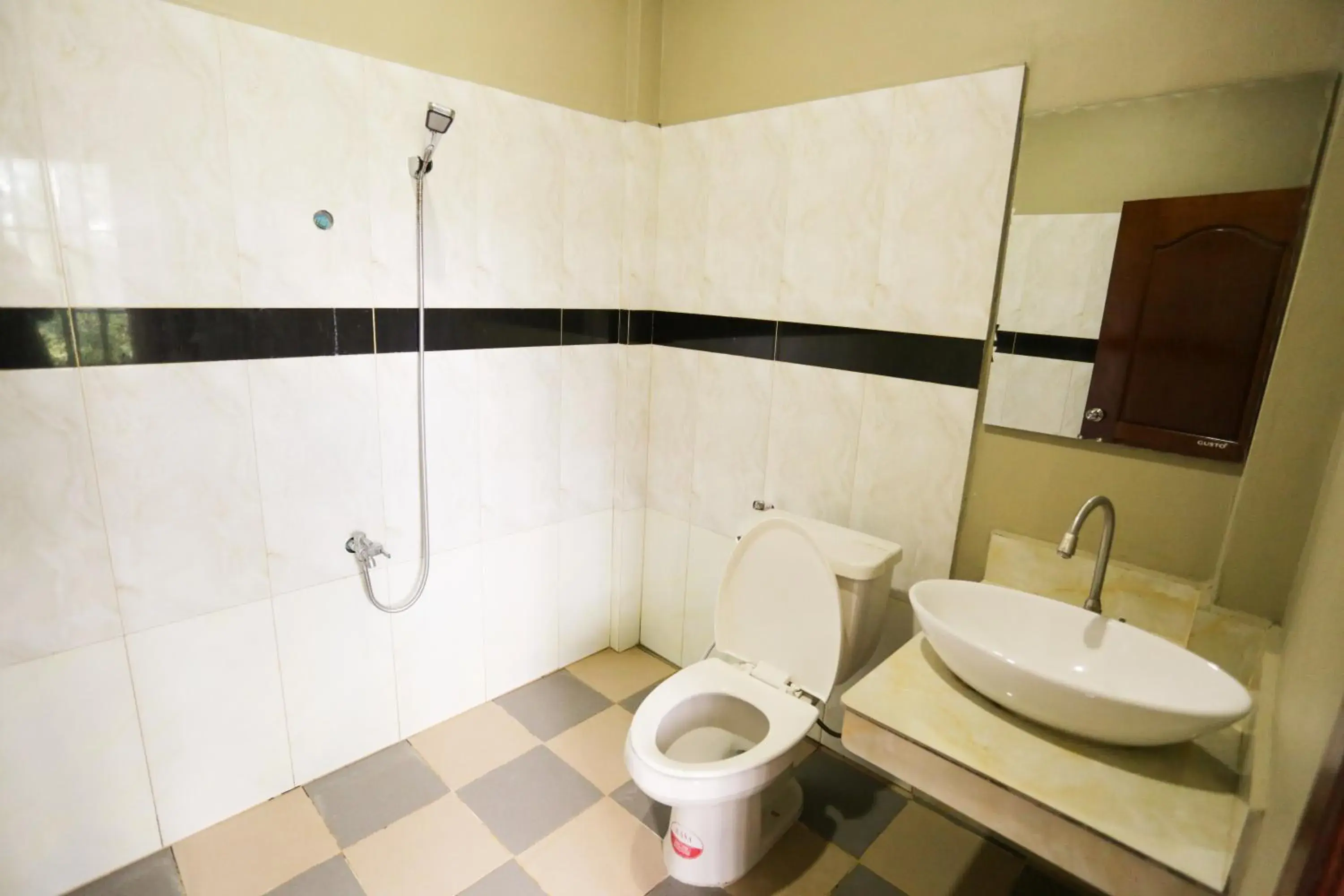 Bed in 8-Bed Mixed Dormitory Room in Blue Diamond Hostel Bed in 8-Bed Mixed Dormitory Room in Blue Diamond Hostel